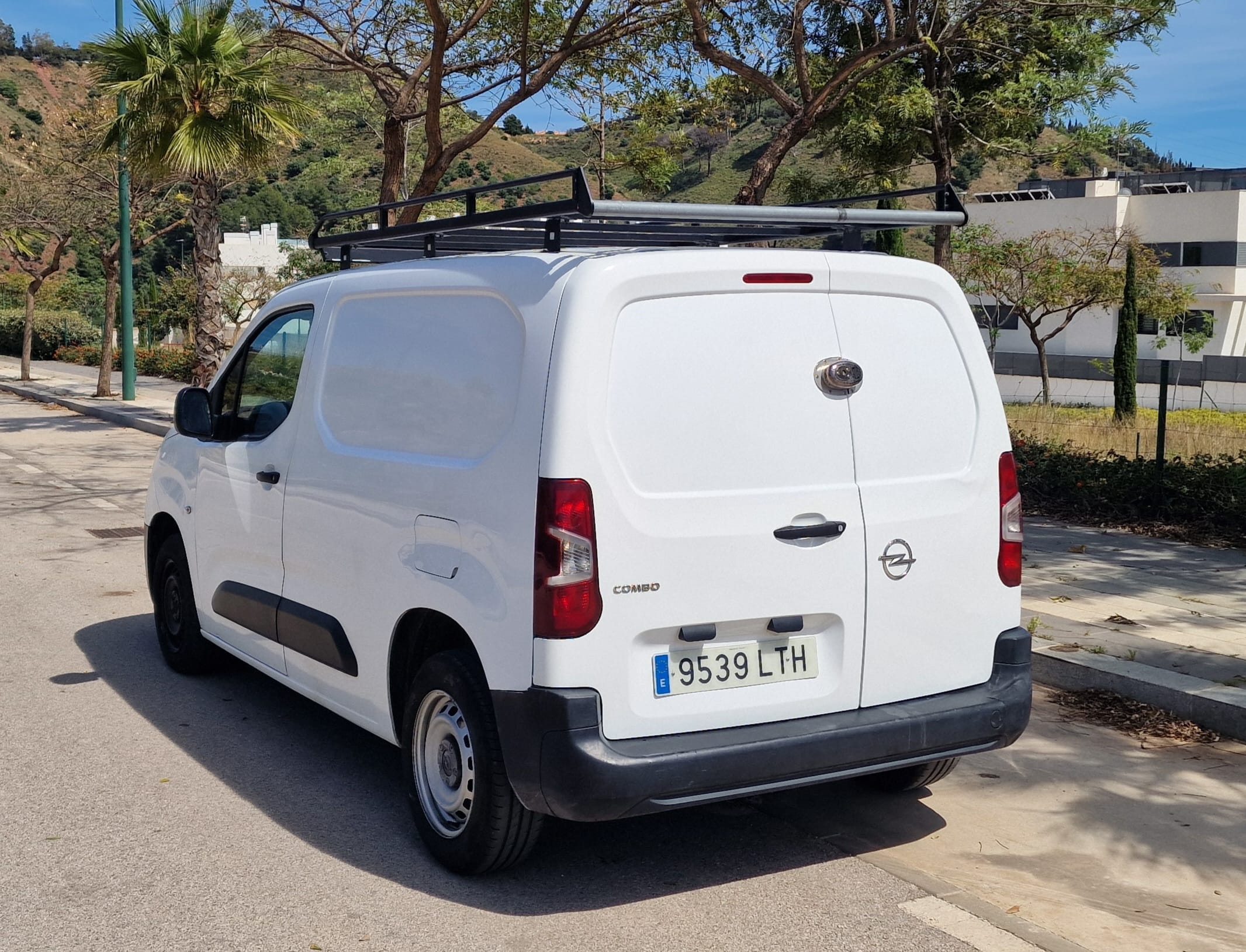 Opel Combo with Cruise control