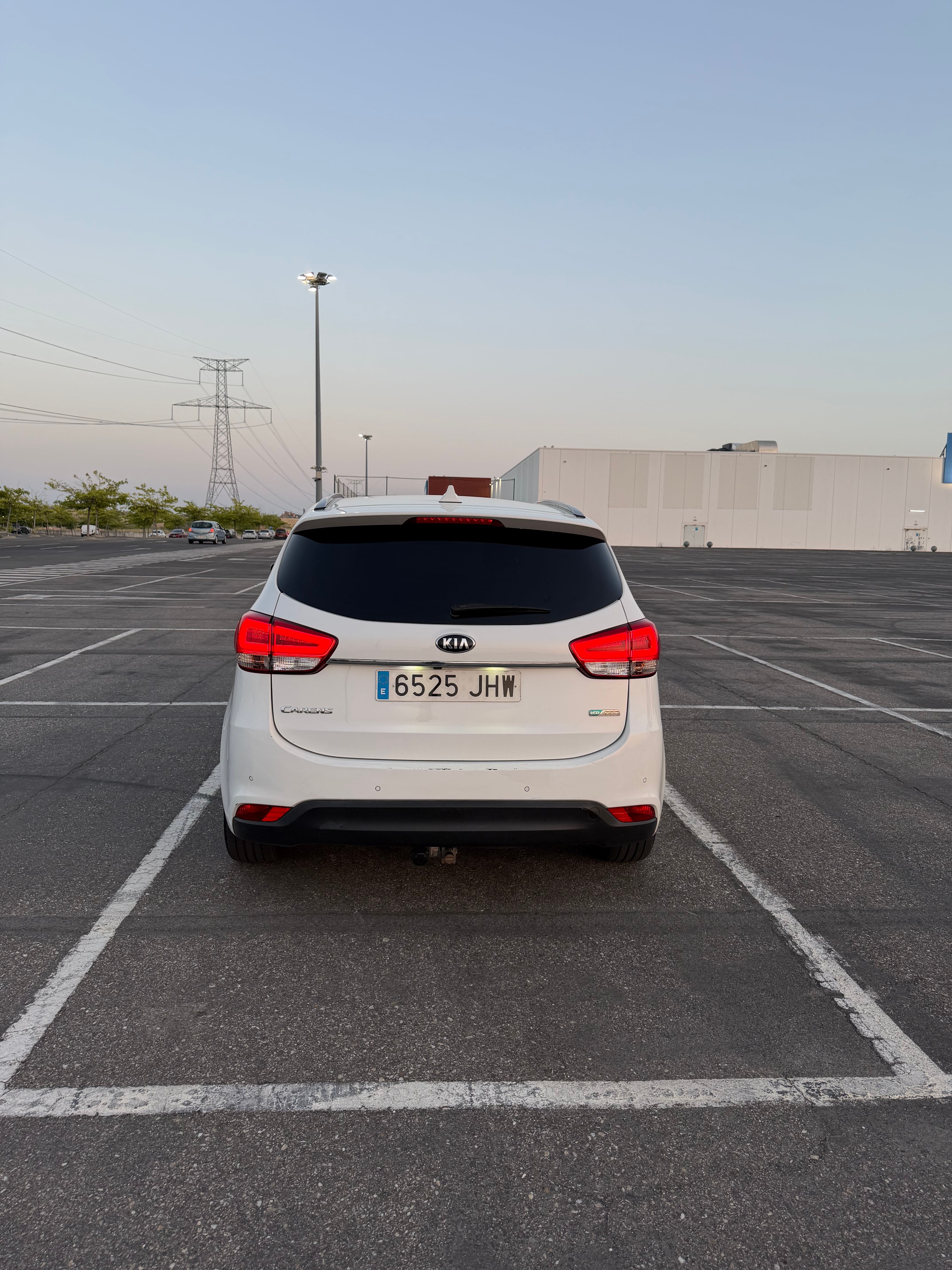 Kia Carens 1.6 GDI with Backup camera