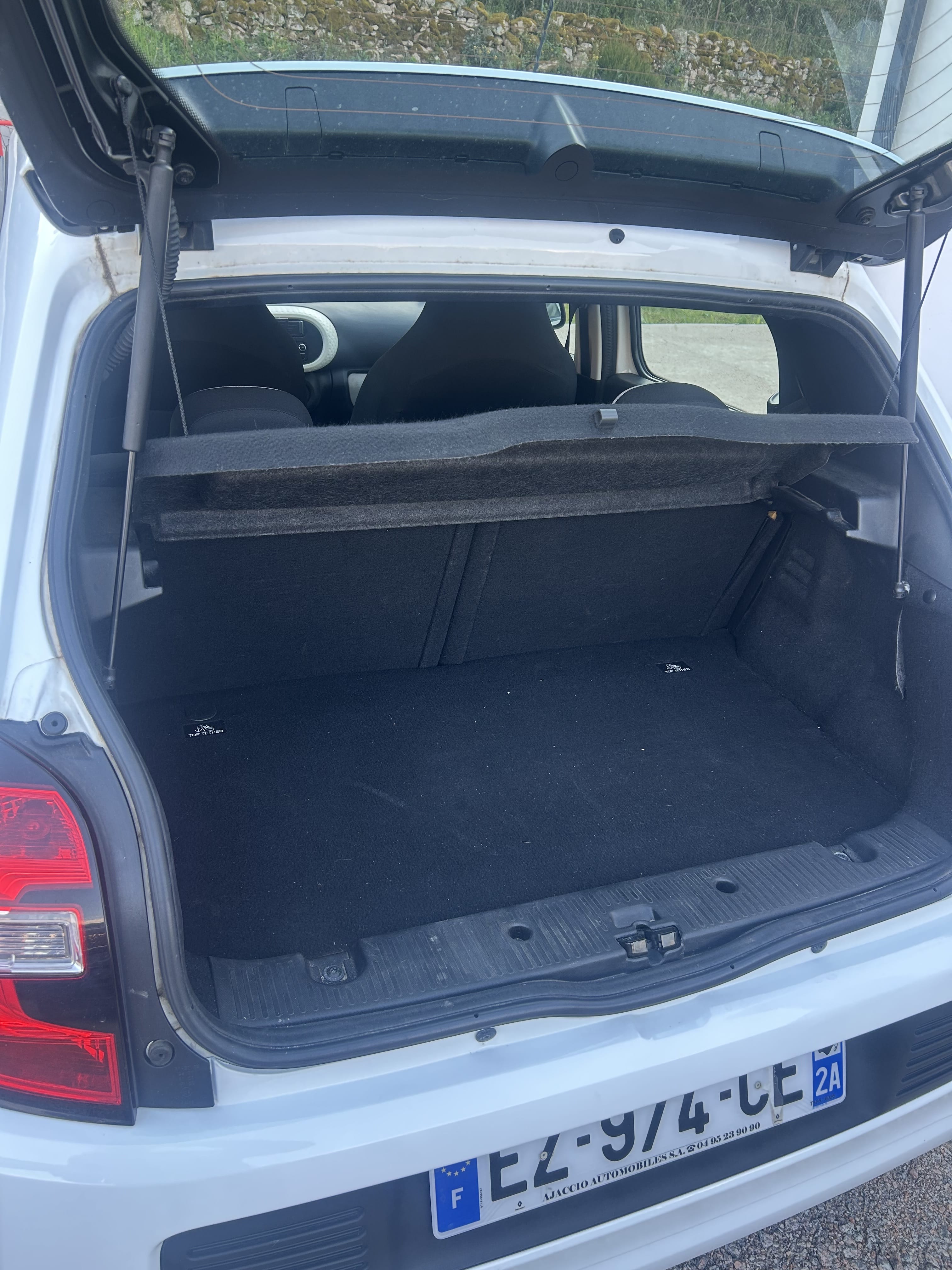 Renault Twingo with USB charging ports
