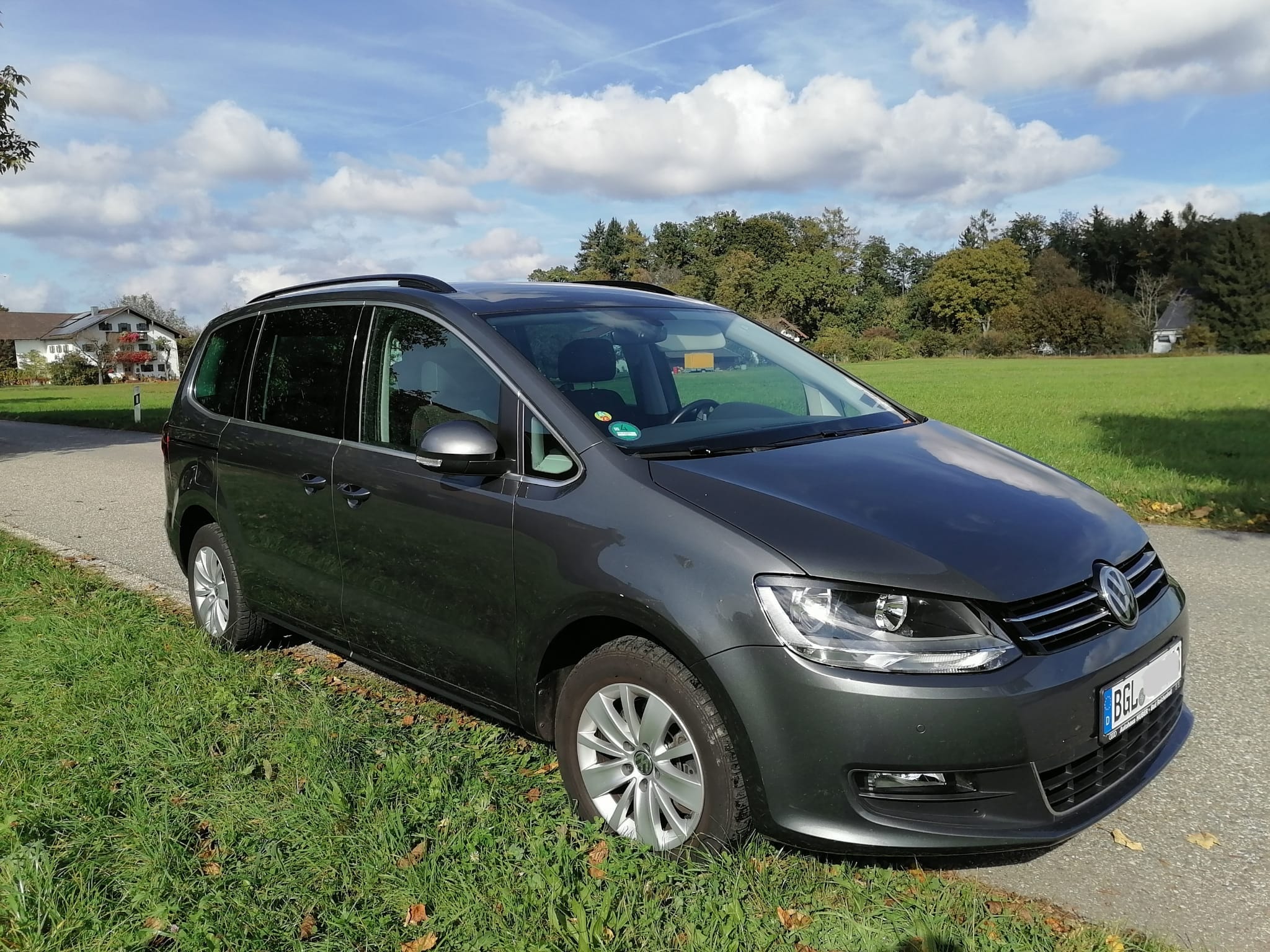 Volkswagen Sharan mit Navigationsgerät