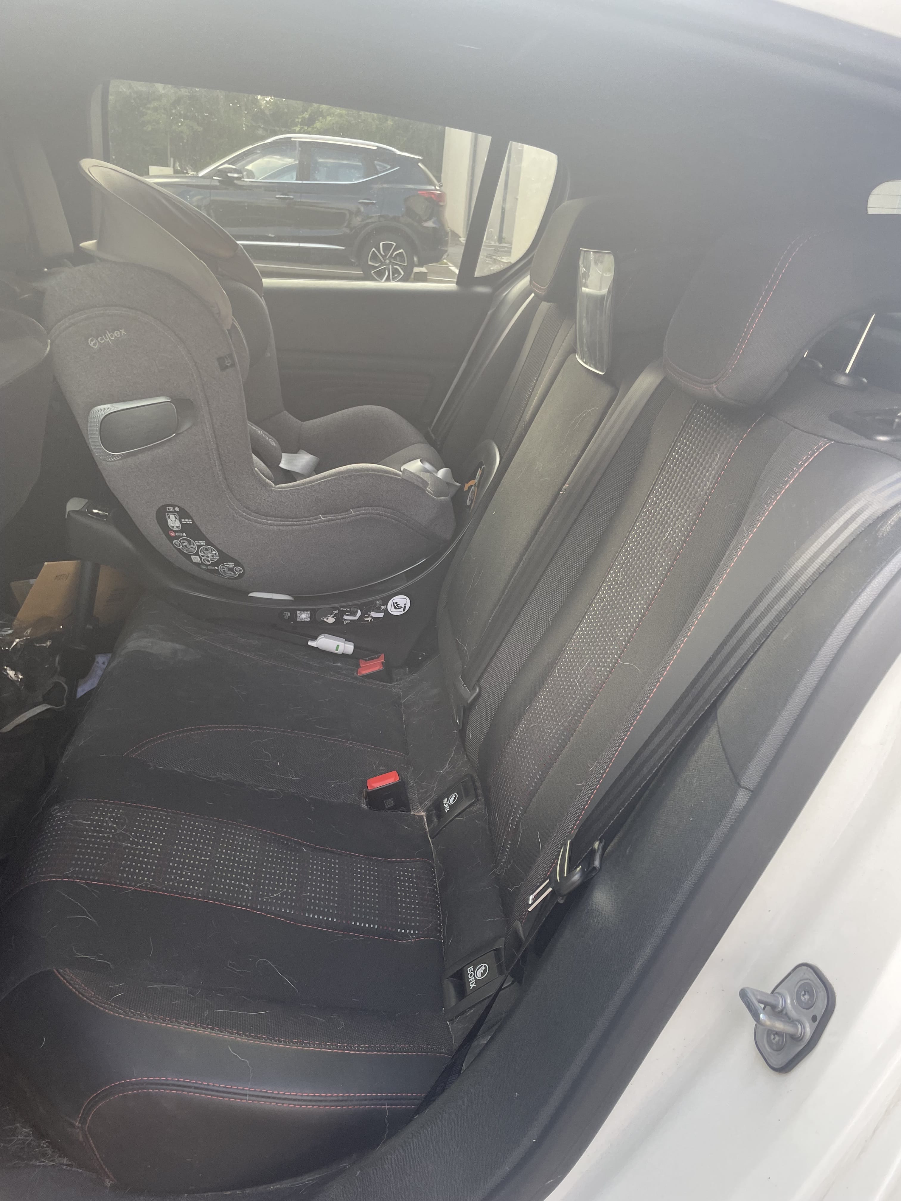 Peugeot 308 avec Siège bébé