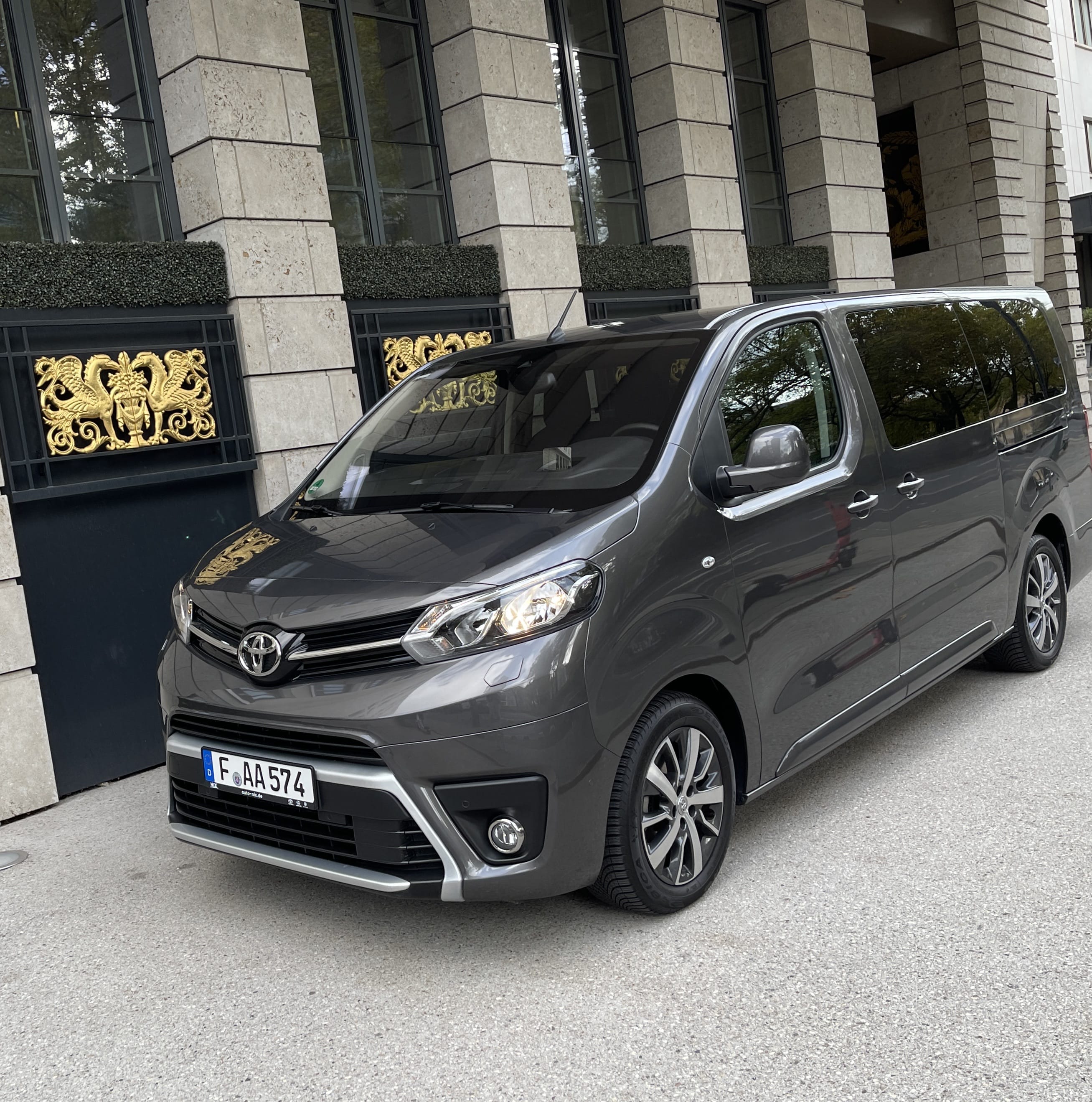 Toyota Proace Verso, 2021, Diesel, Automatik, 9 Sitze und mehr