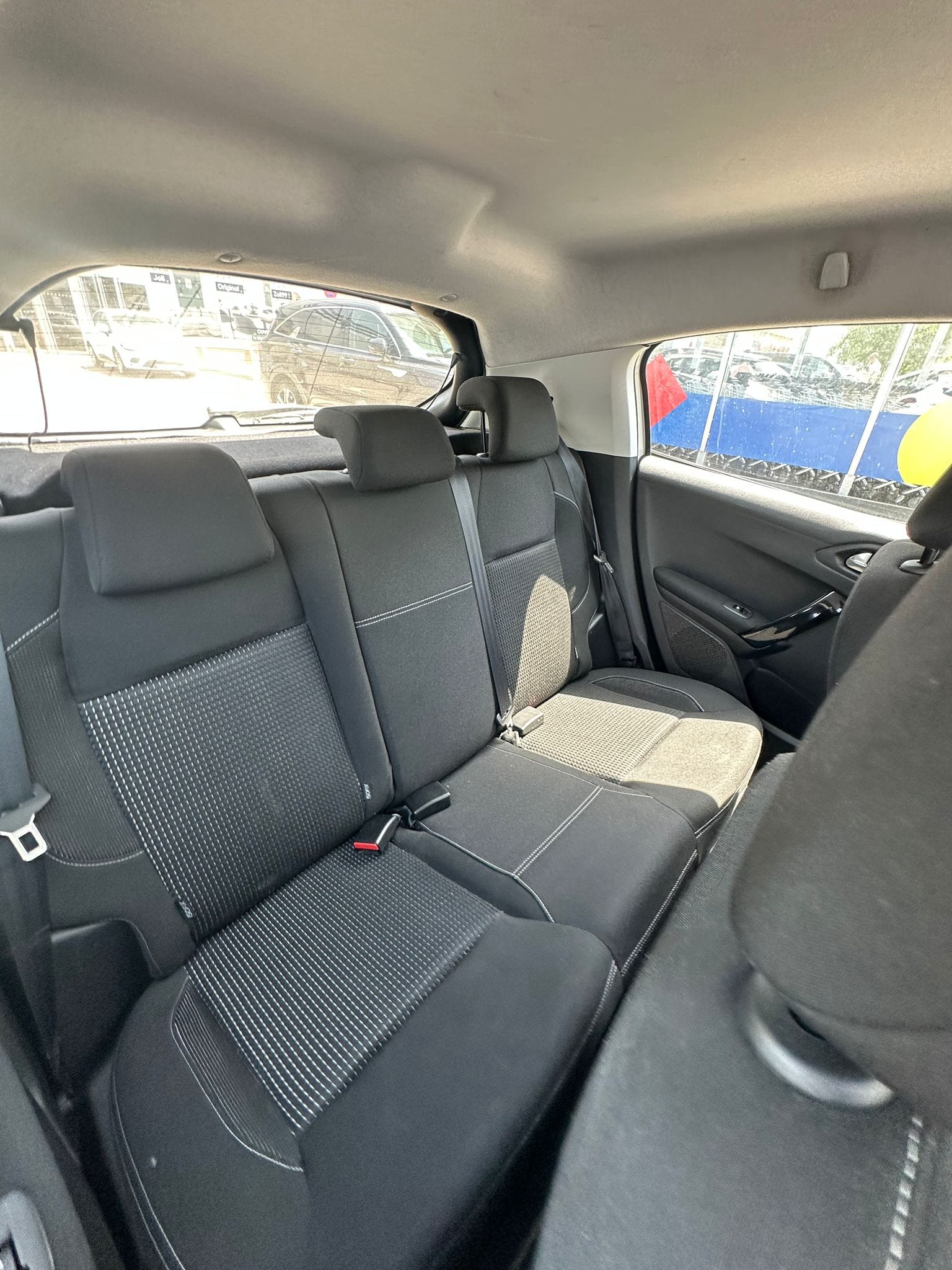 Peugeot 208 avec Apple CarPlay