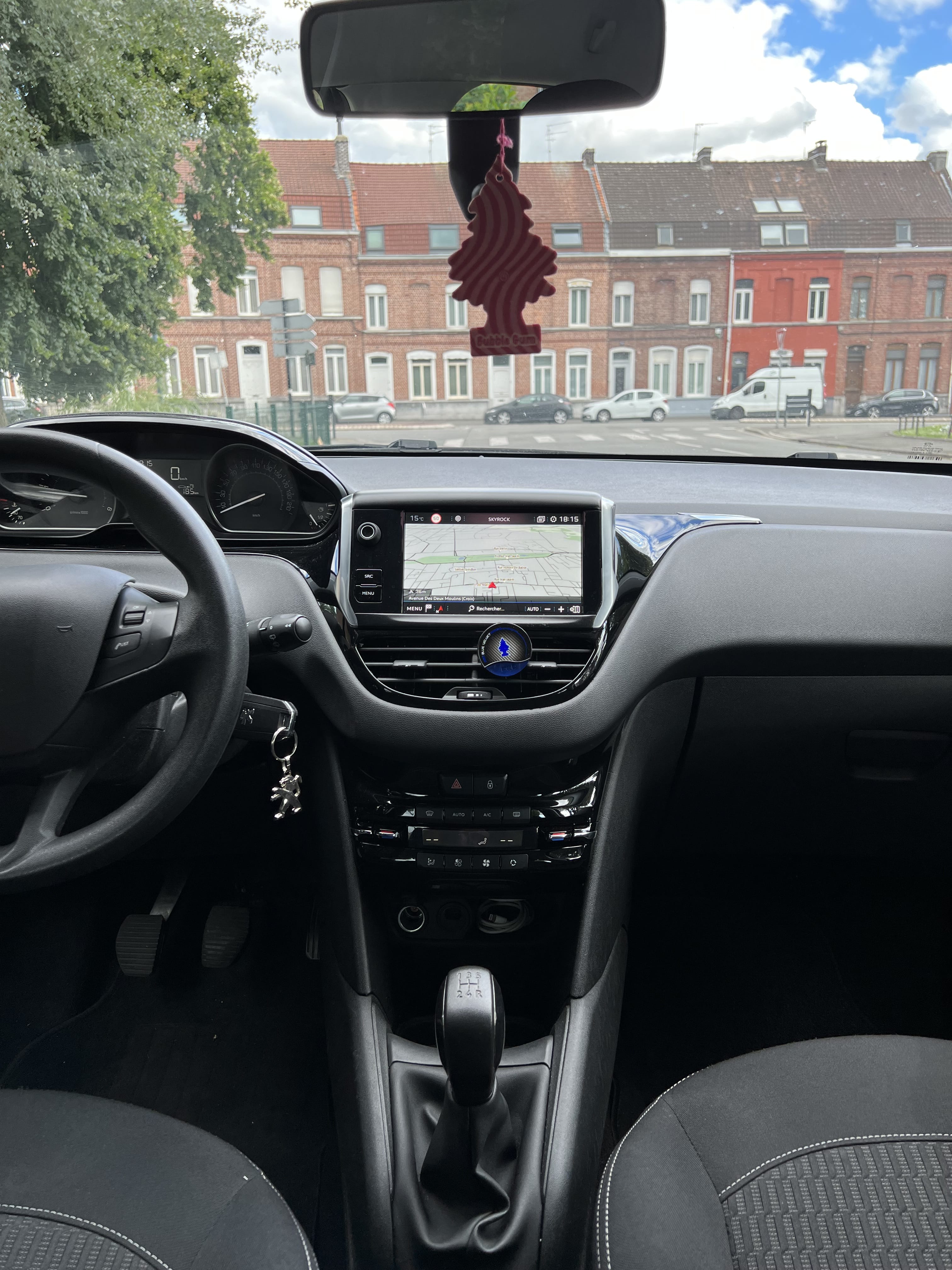 Peugeot 208 avec GPS