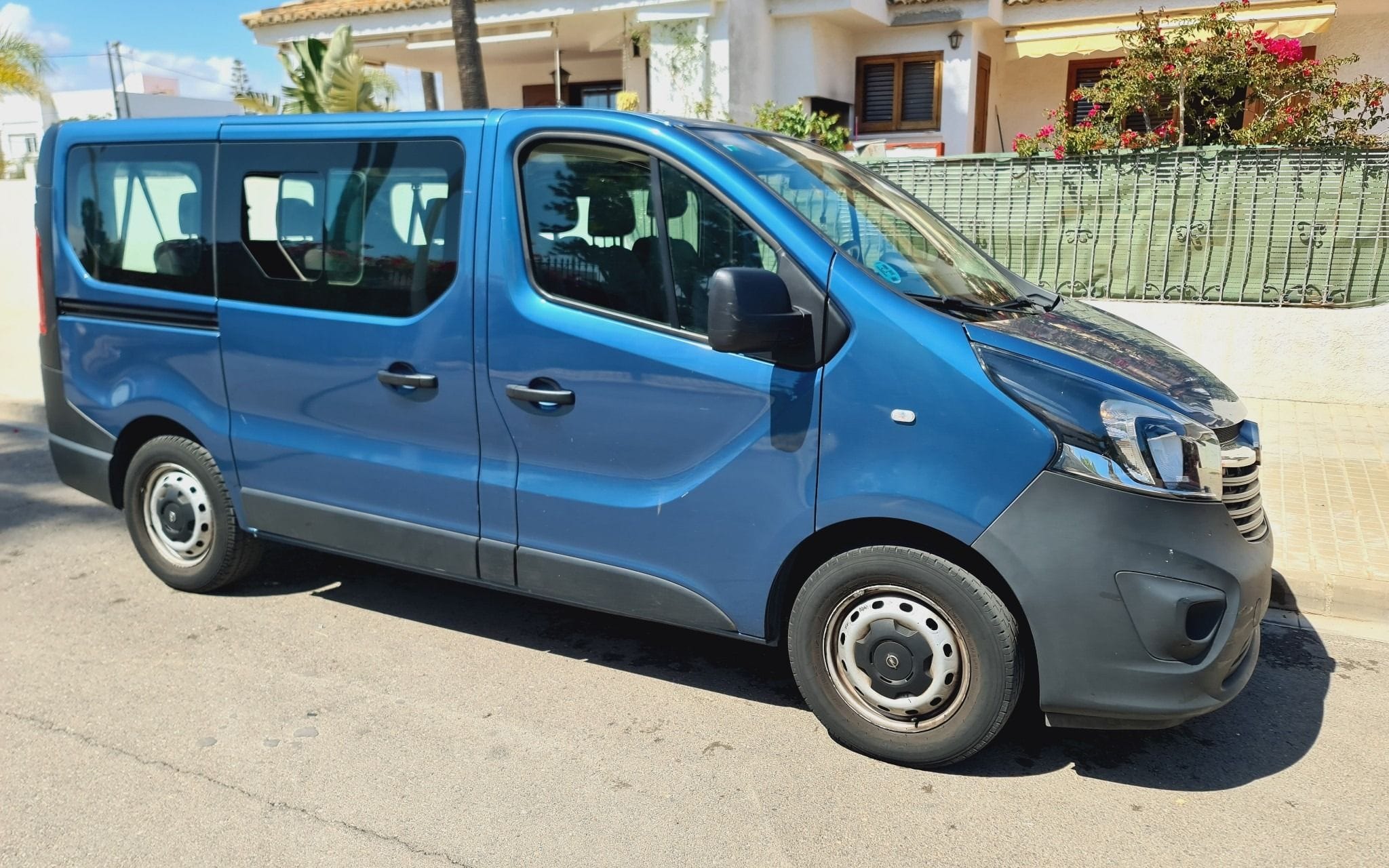 Opel Vivaro Combi Diesel 9 Asientos