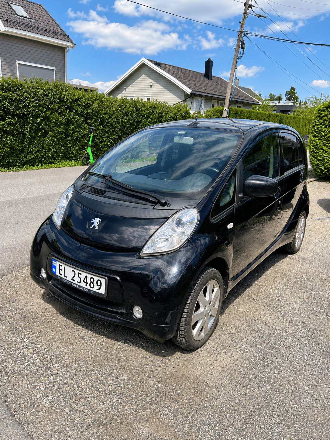Peugeot iOn mit USB-Ladeanschlüsse