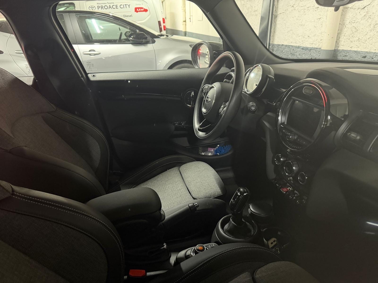 Mini Cooper 5 portes avec Climatisation