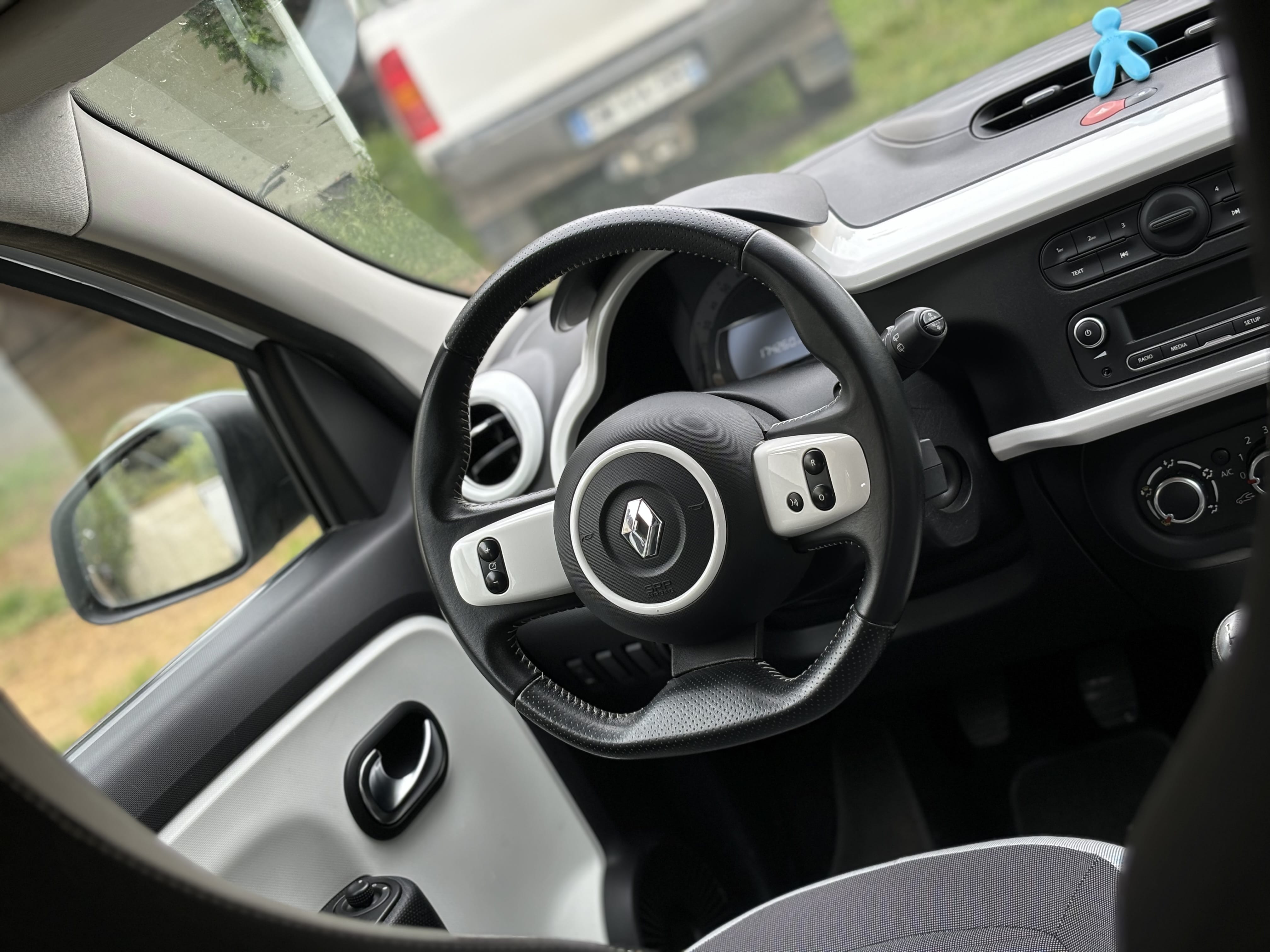Renault Twingo III with Bluetooth audio