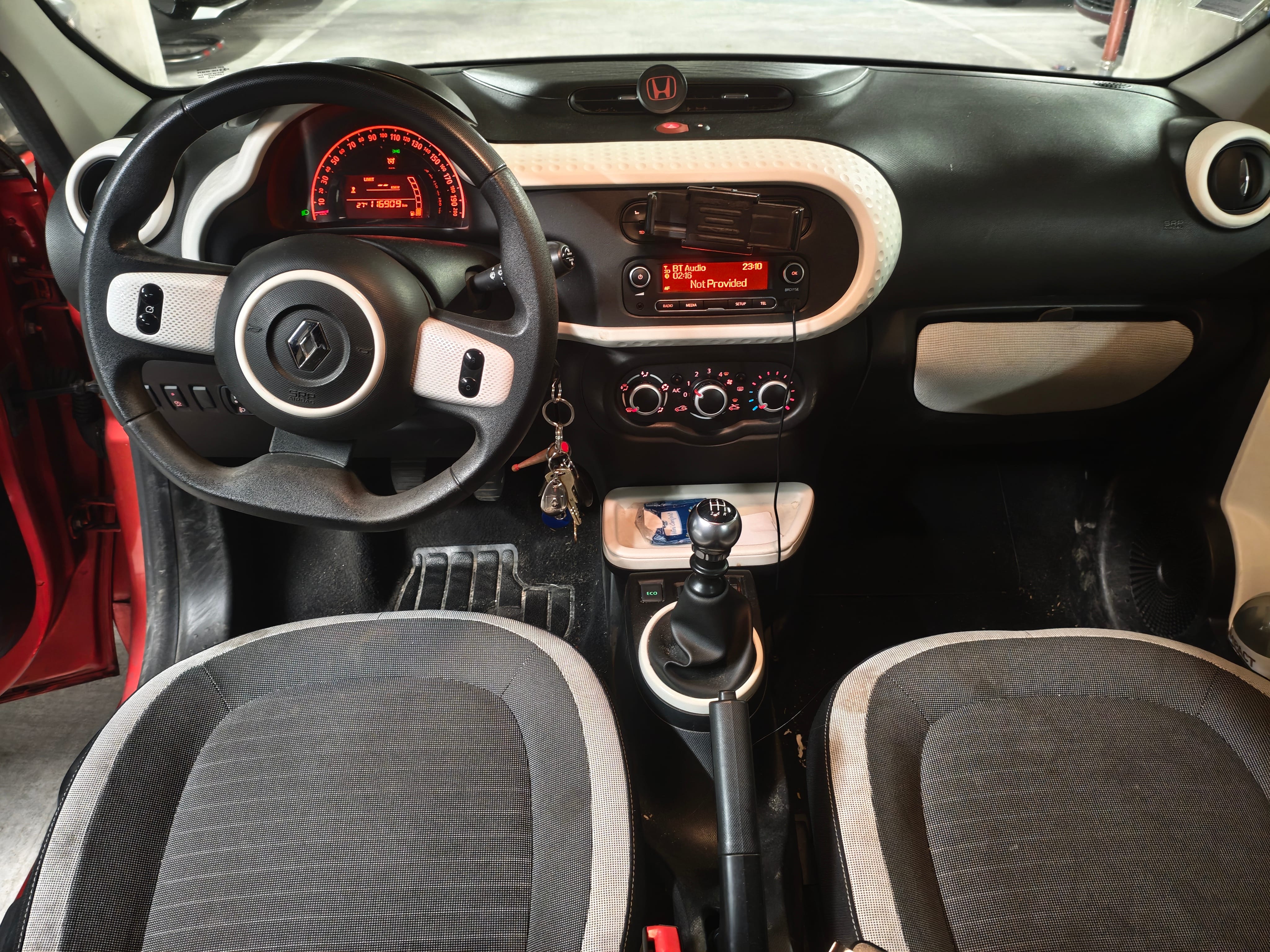 Renault Twingo III avec Autoradio