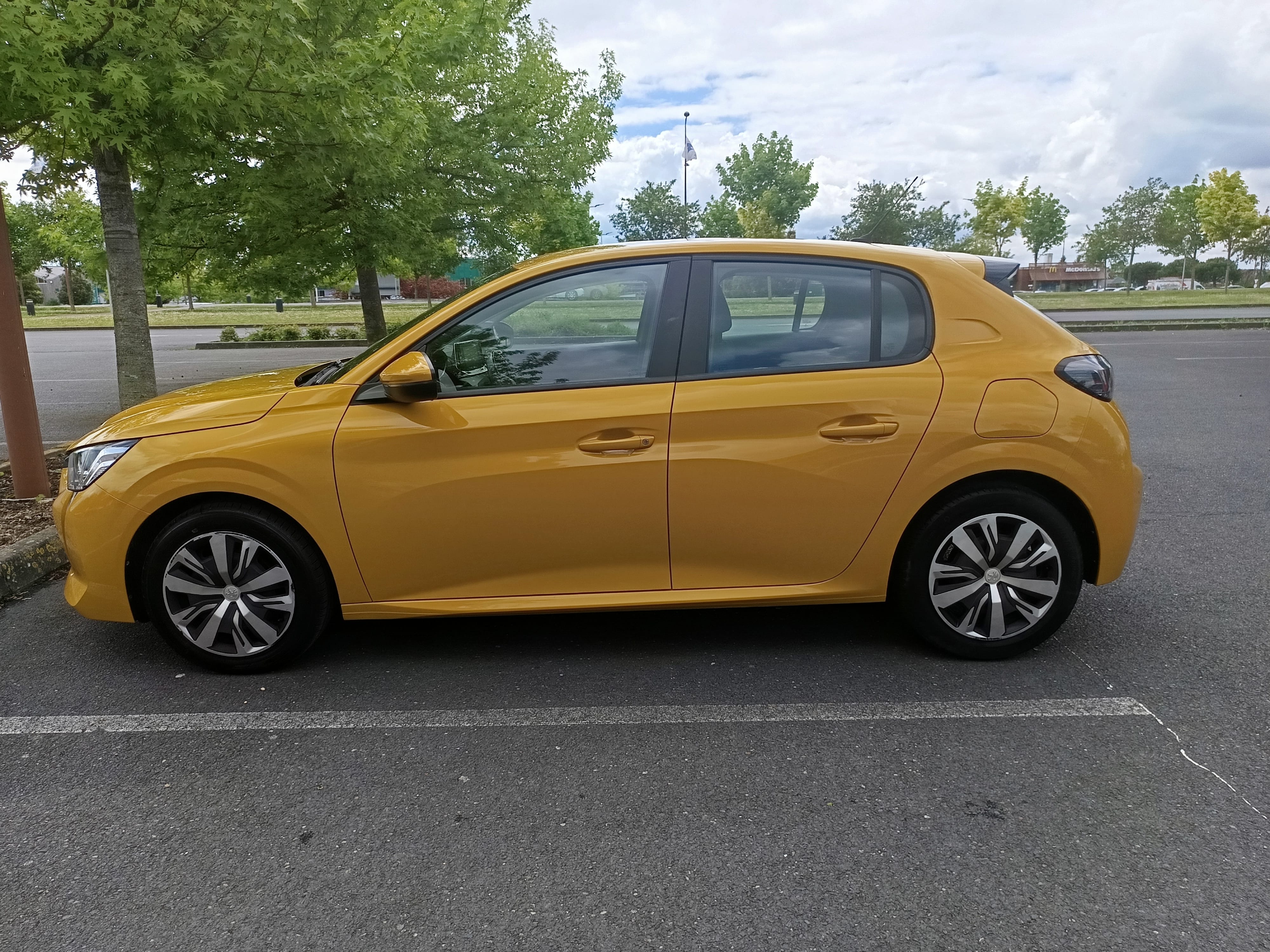 Peugeot 208 Essence avec Climatisation