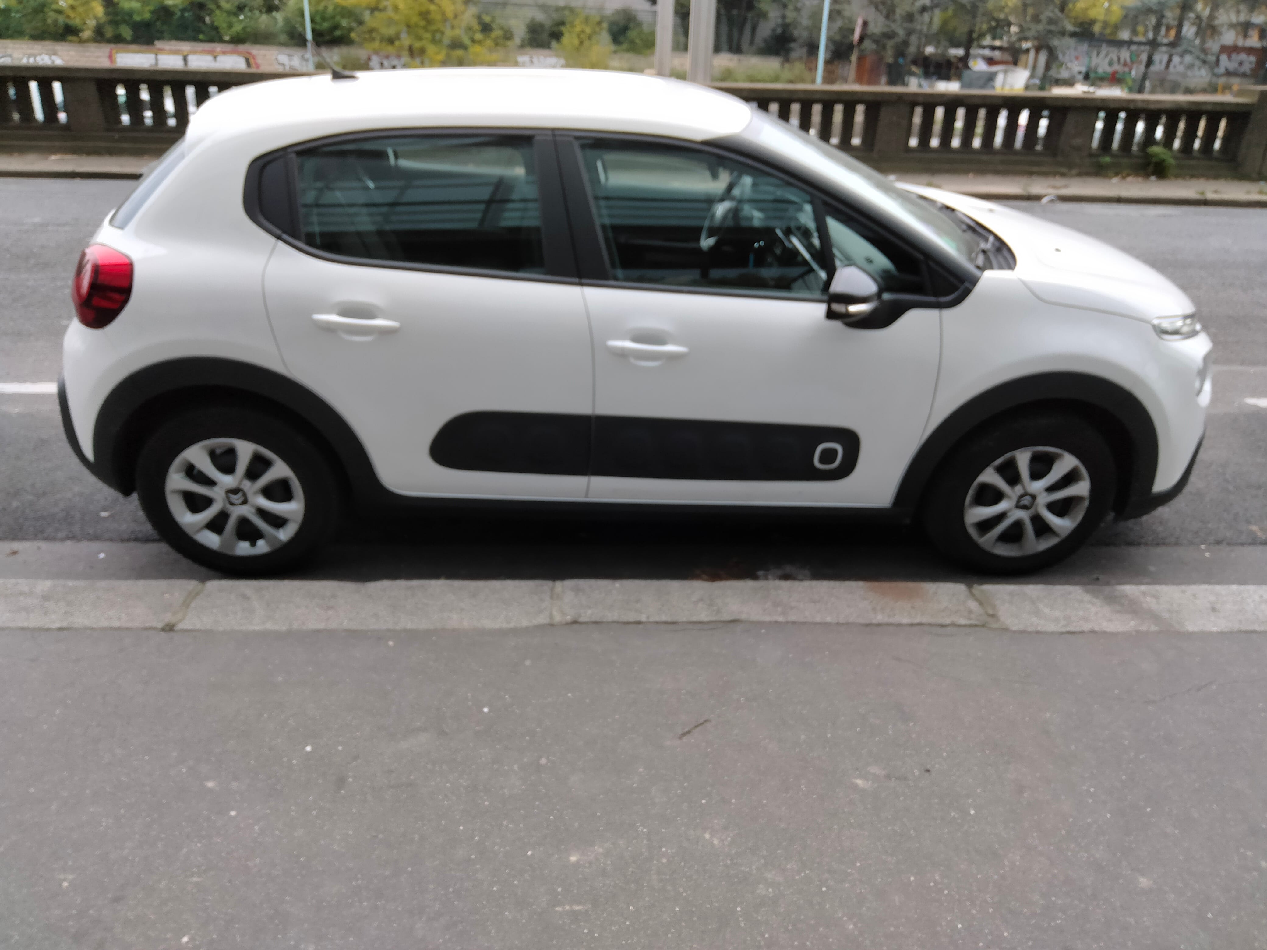 Citroen C3 • Paris 14 / Porte d'Orleans• Business-Loisir with Air conditioning
