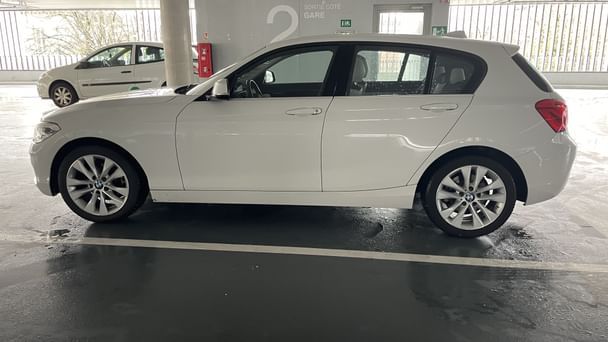BMW Série 1 Louez la BMW Série 1 Diesel – Sportivité, Luxe & Économie à Bordeaux ! avec Climatisation