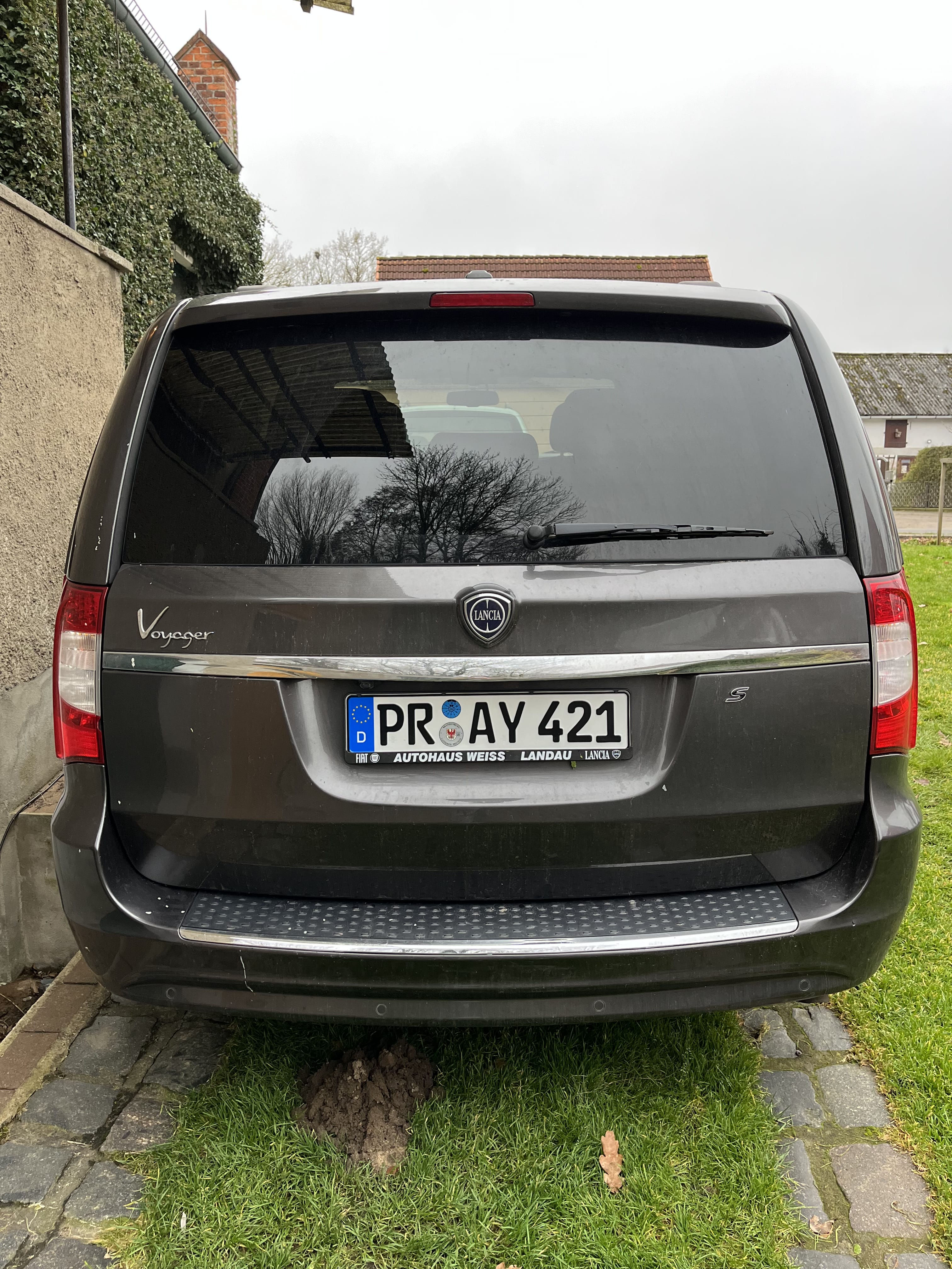 Lancia Voyager mit Navigationsgerät