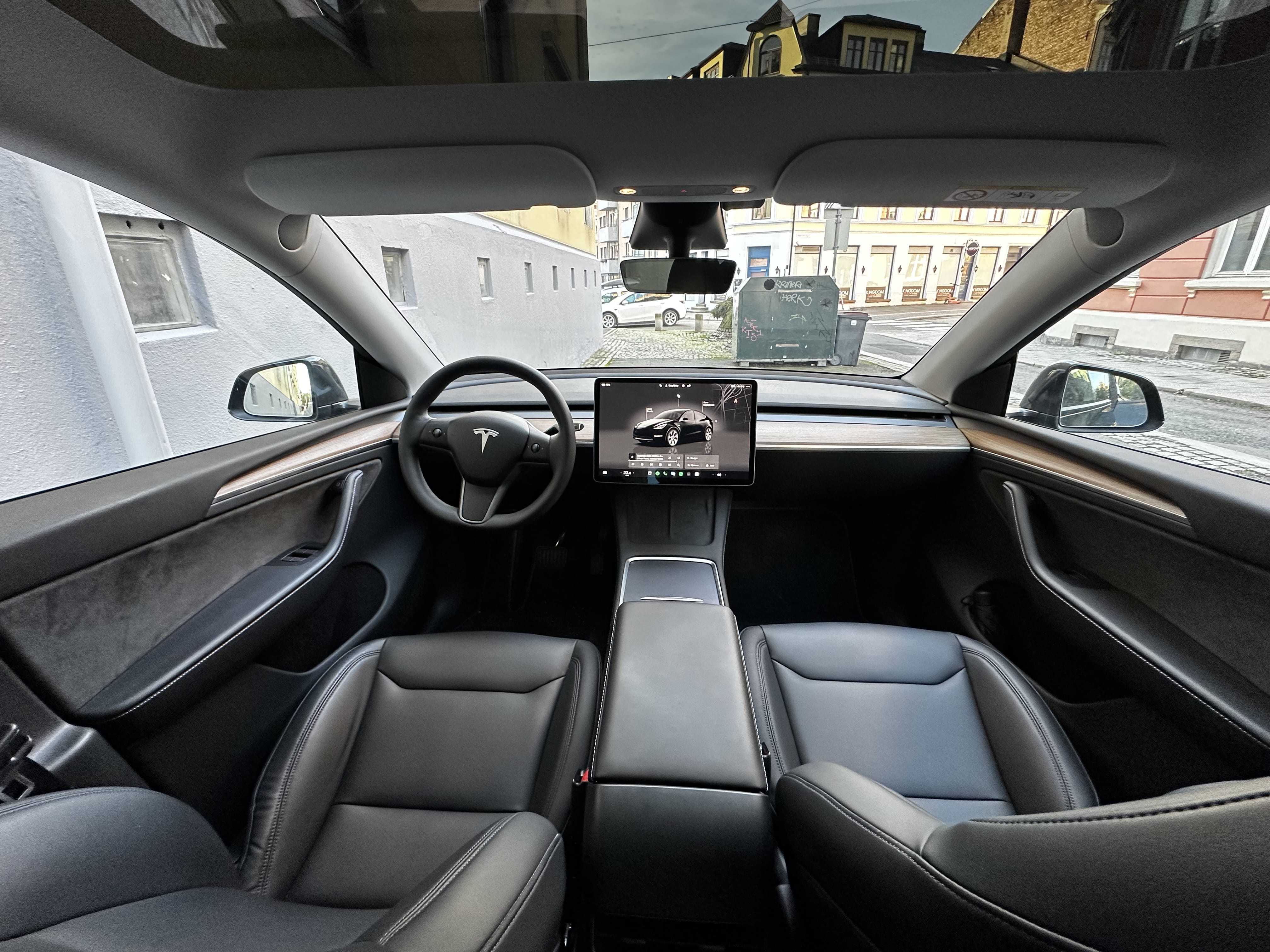 Tesla Model Y Long Range med GPS