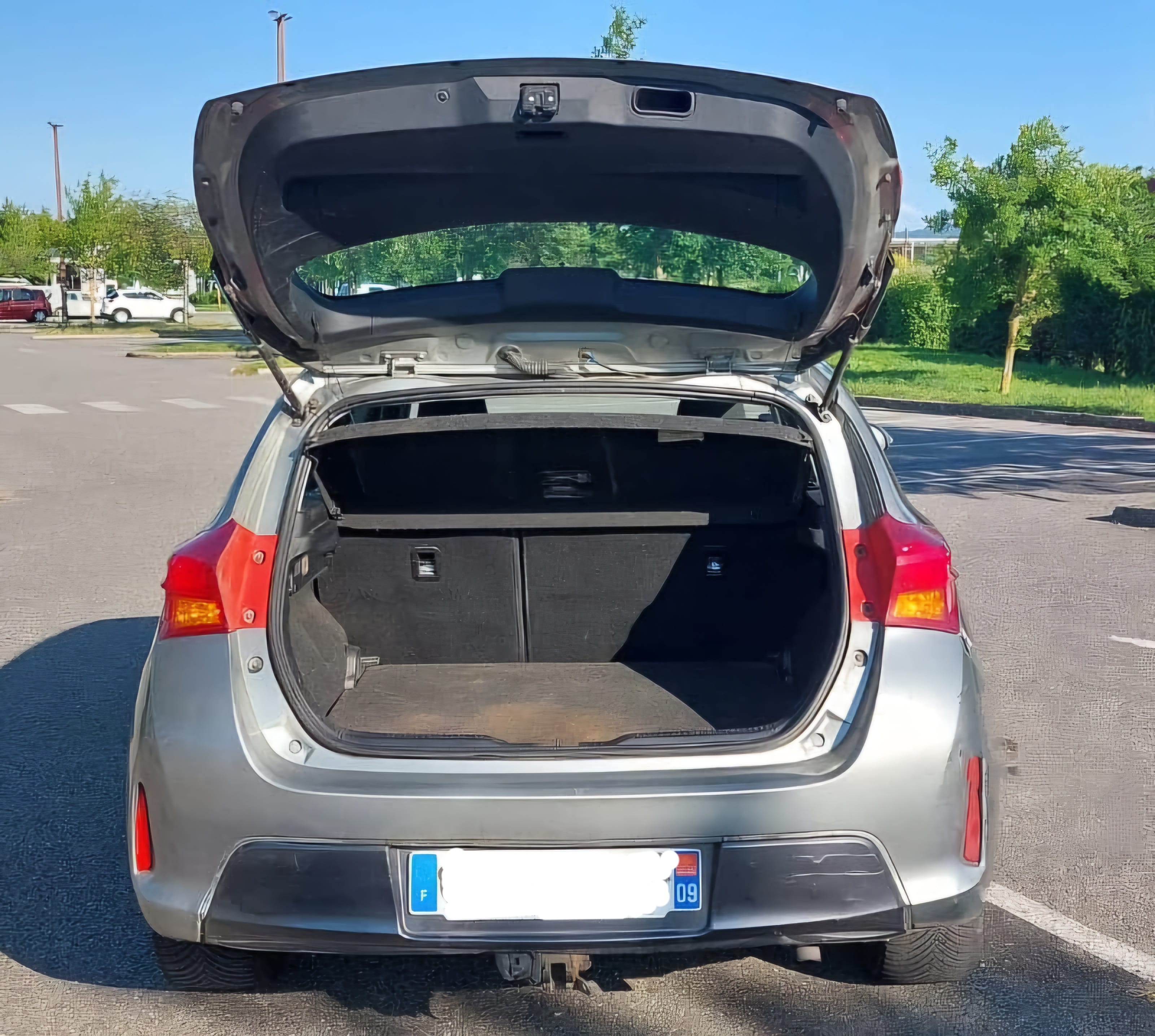 Toyota Auris HYBRID 136 CHX Automatique, fiable et économique