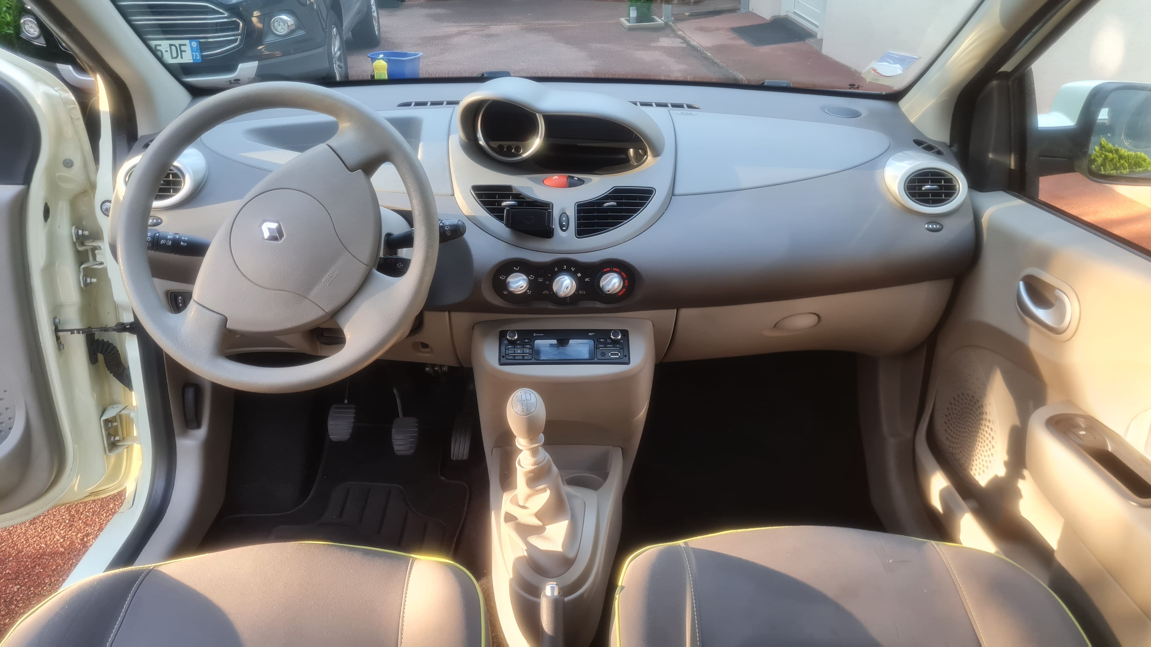 Renault Twingo II avec Entrée audio / iPod