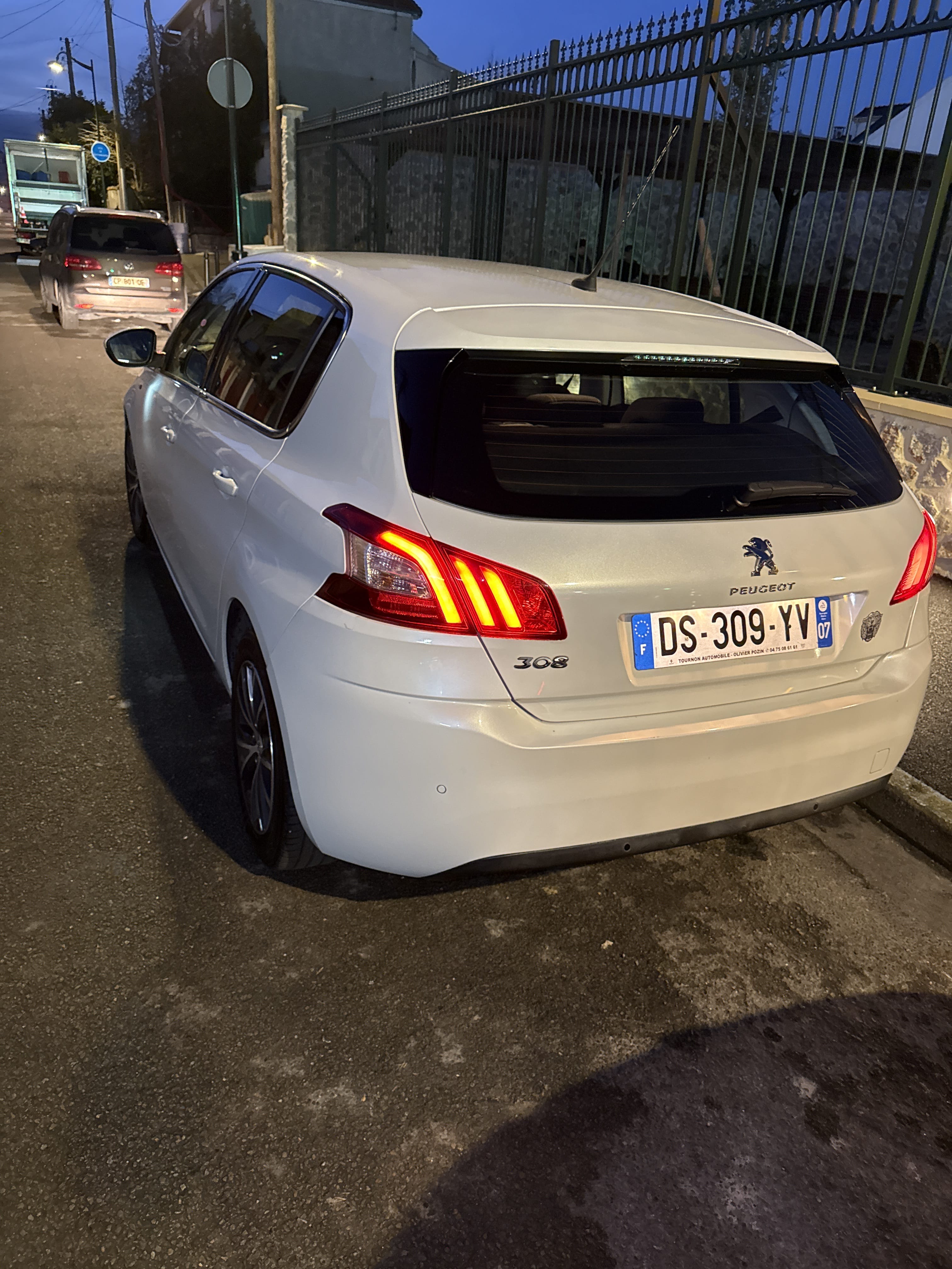 Peugeot 308 avec Dashcam