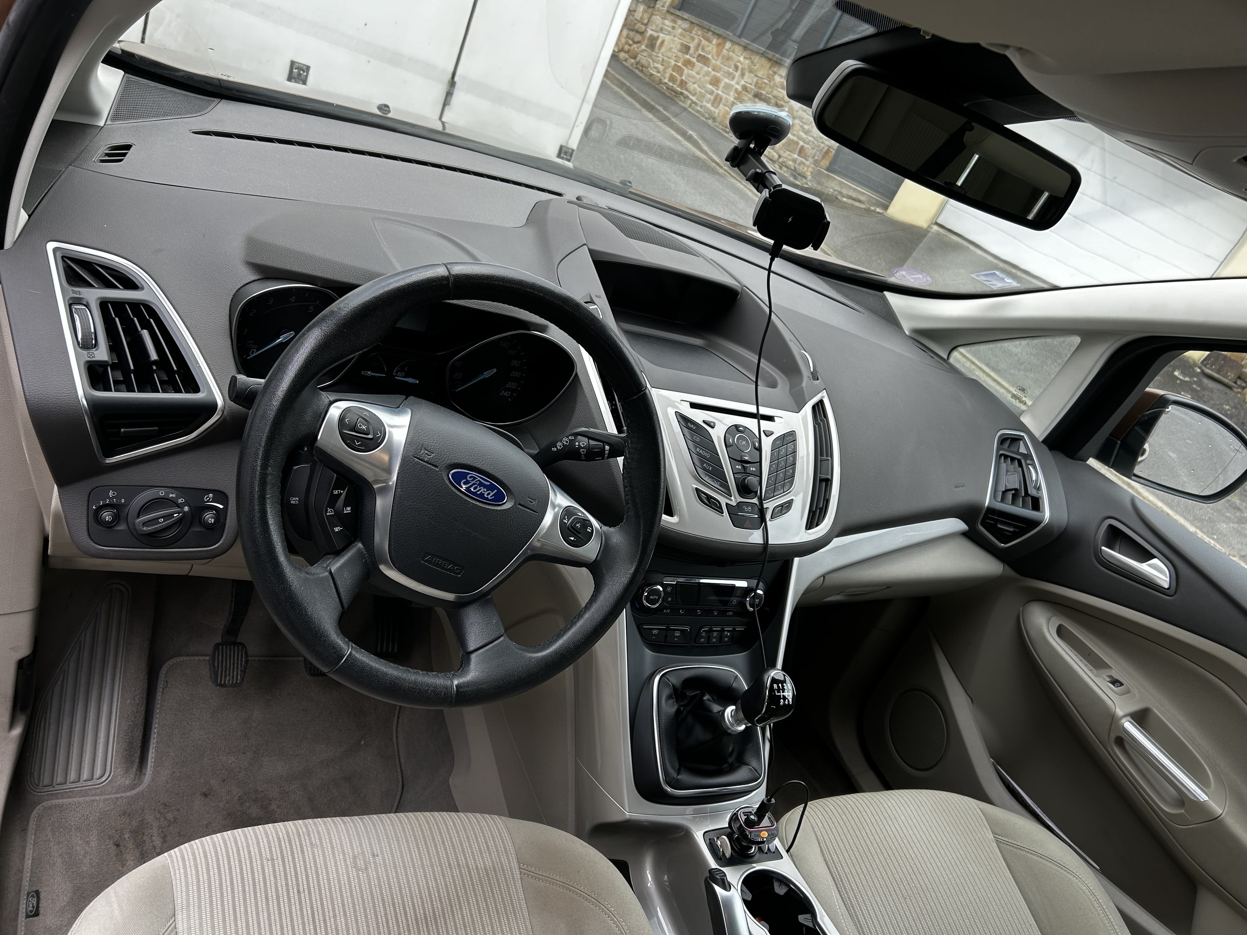 Ford C-Max avec GPS