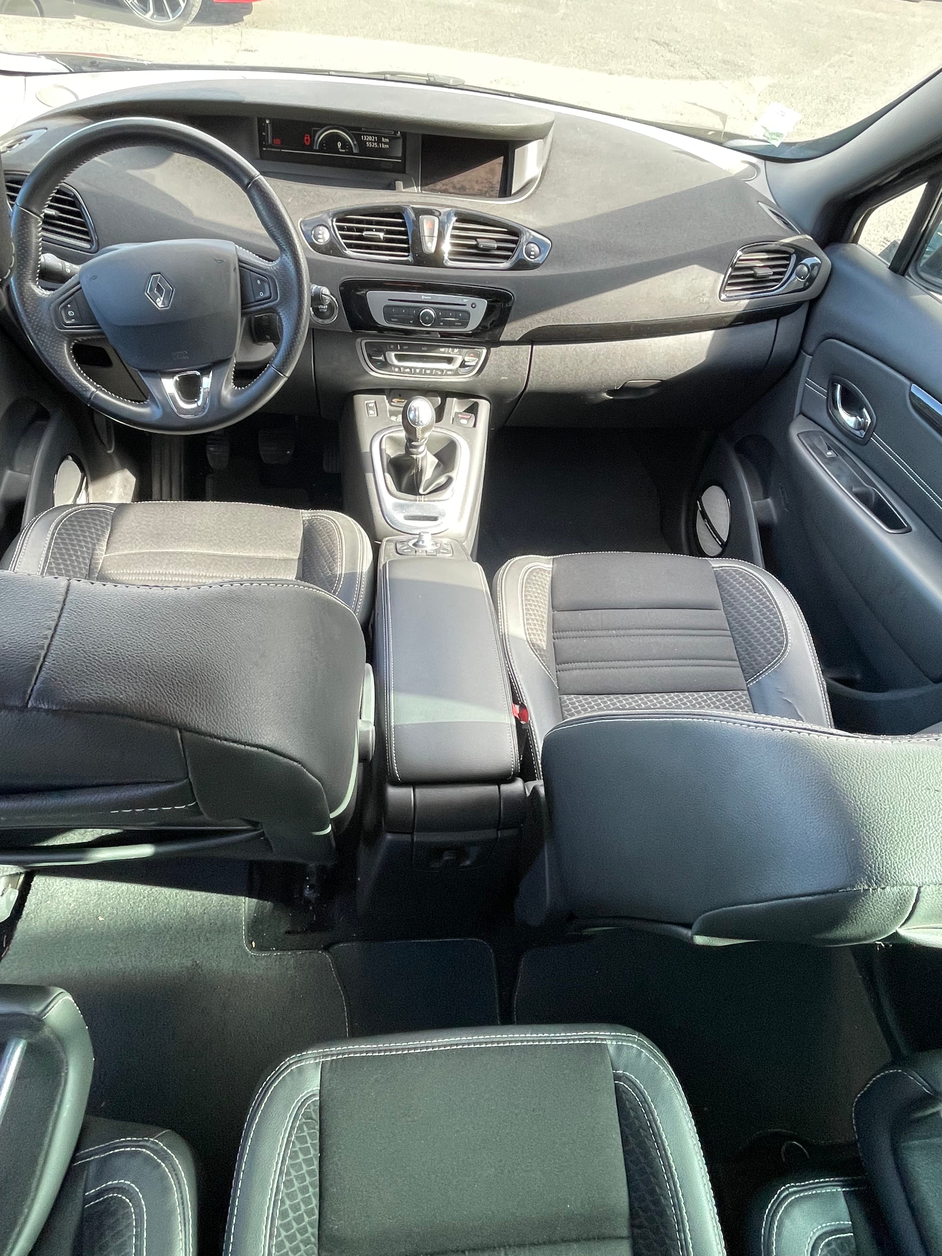 Renault Grand Scenic avec Siège bébé