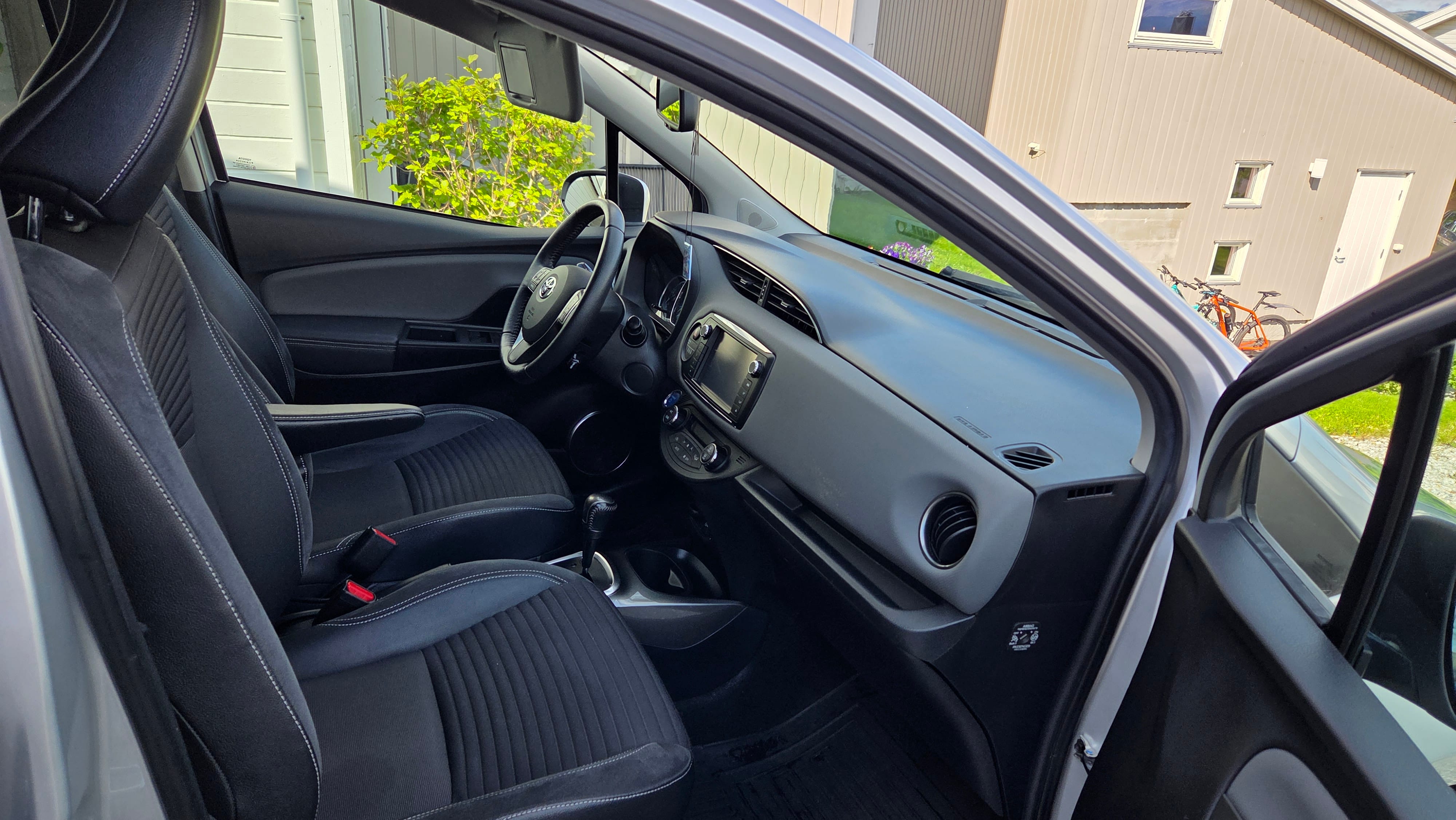Toyota Yaris Hybrid med Ryggekamera