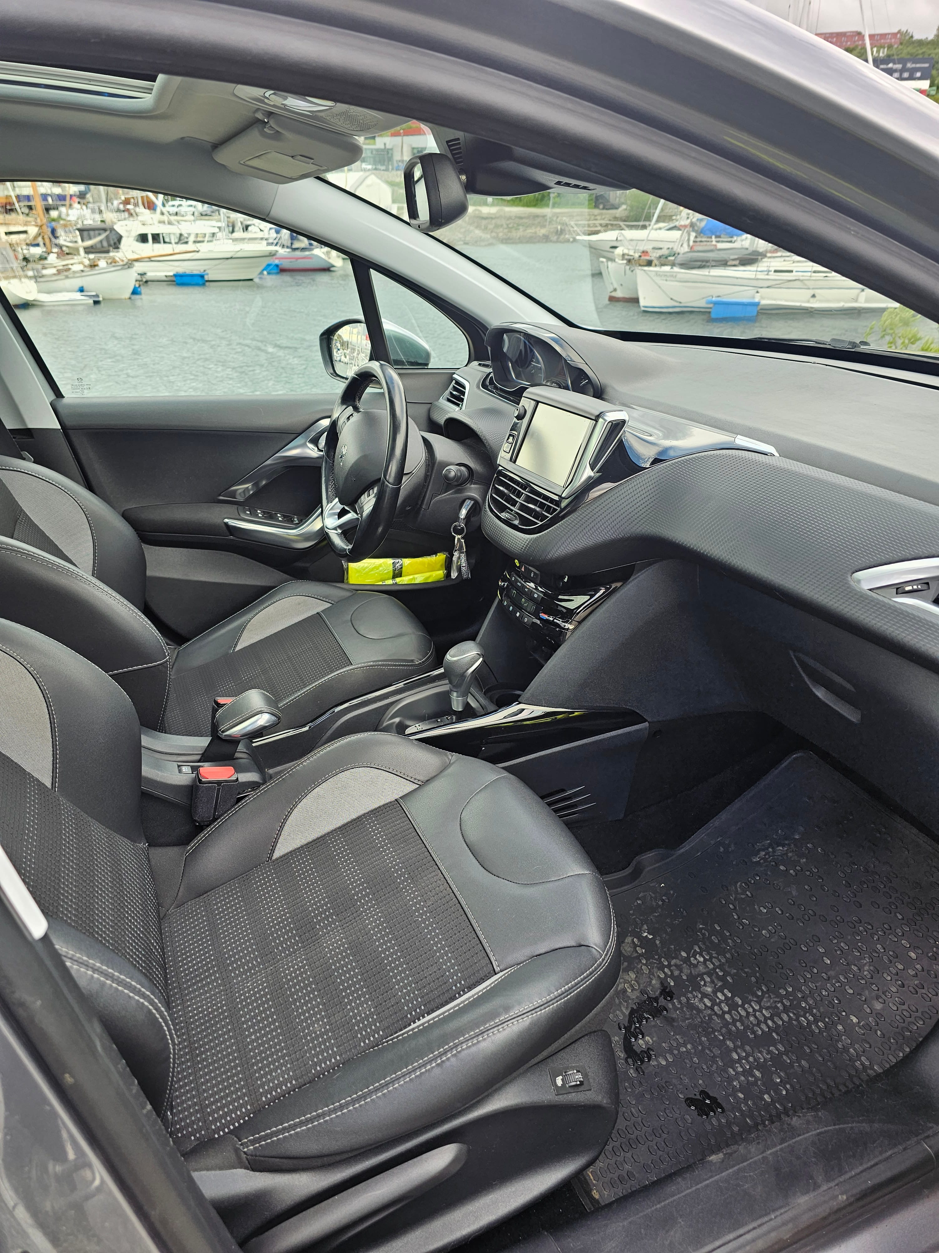 Peugeot 2008 Allure 1.2 PureTech 110 Hk Aut. mit Autoradio