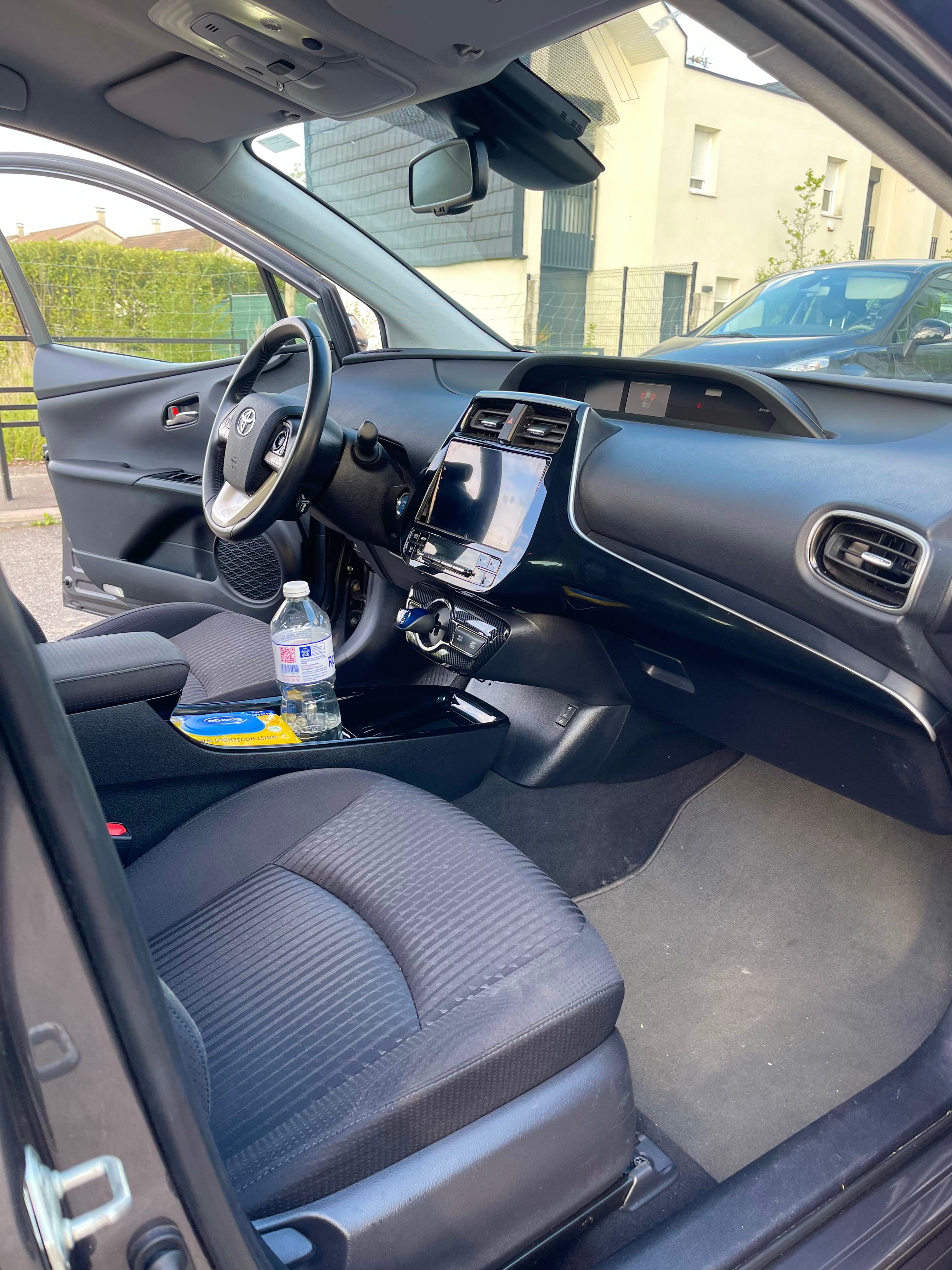 Toyota Prius, 2018, Essence 95 / Électrique (hybride), automatique