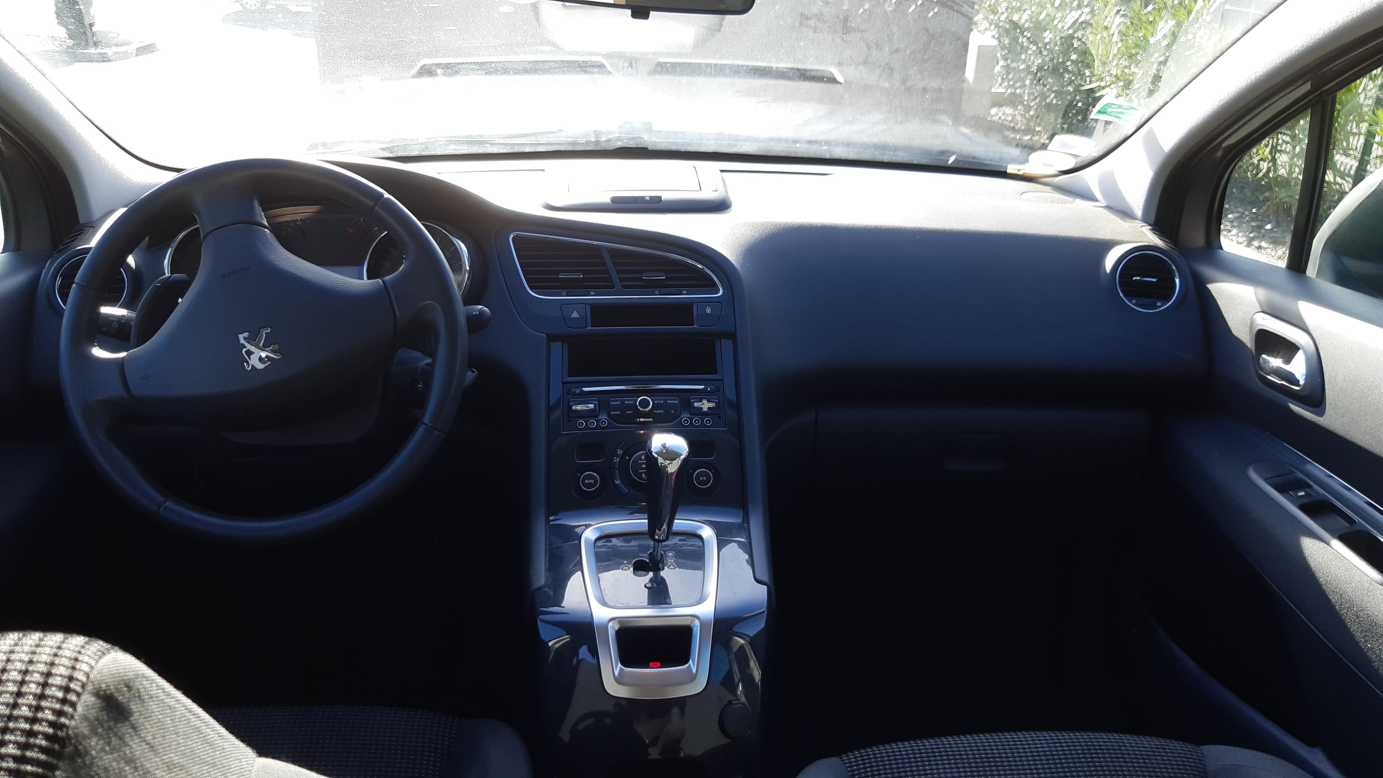 Peugeot 5008 avec GPS