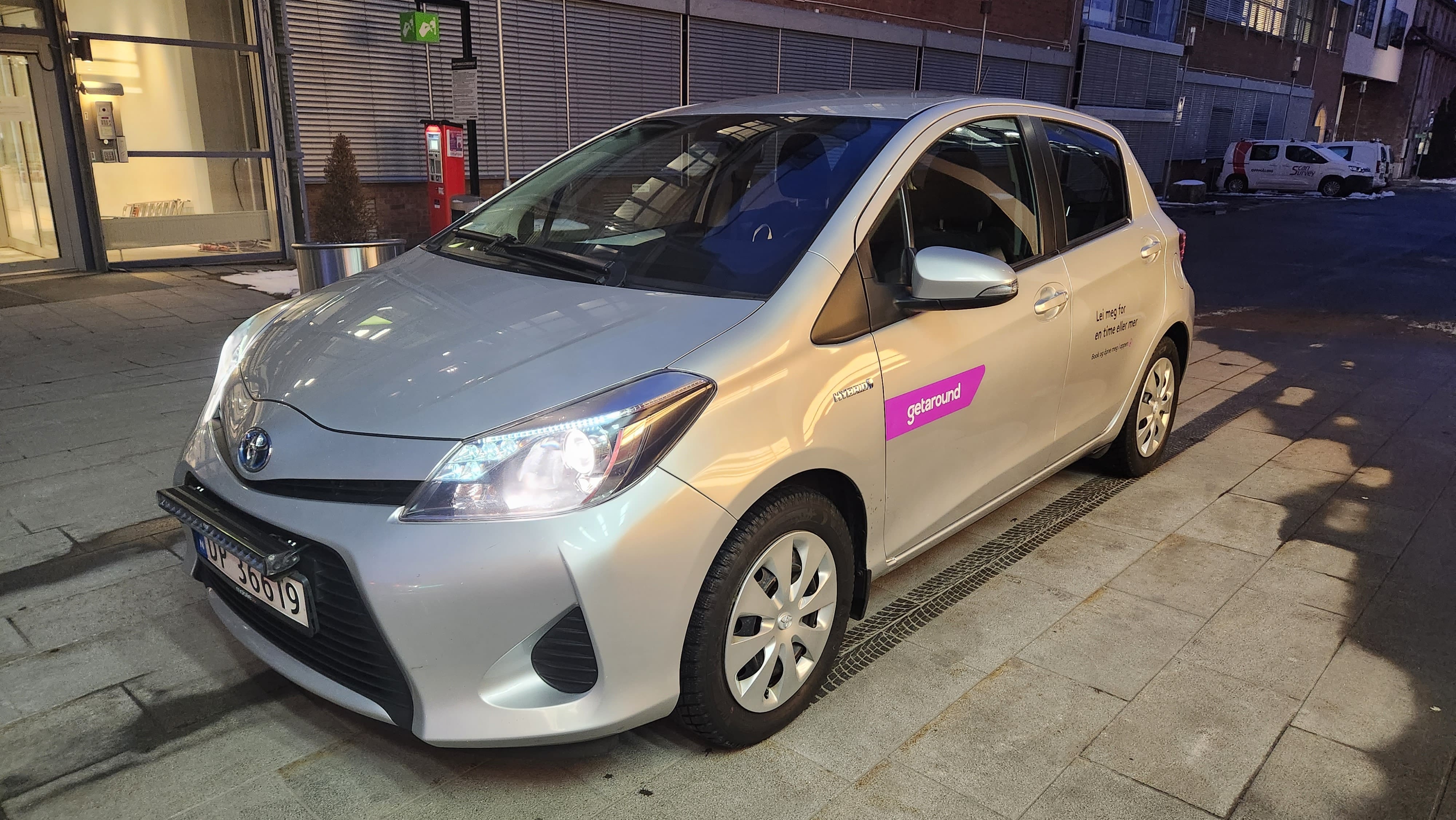 Toyota Yaris Hybrid 1,5 Bensin/Hybrid, Automat, 2013, Blyfri 95 / Elektrisk (hybrid), automatisk