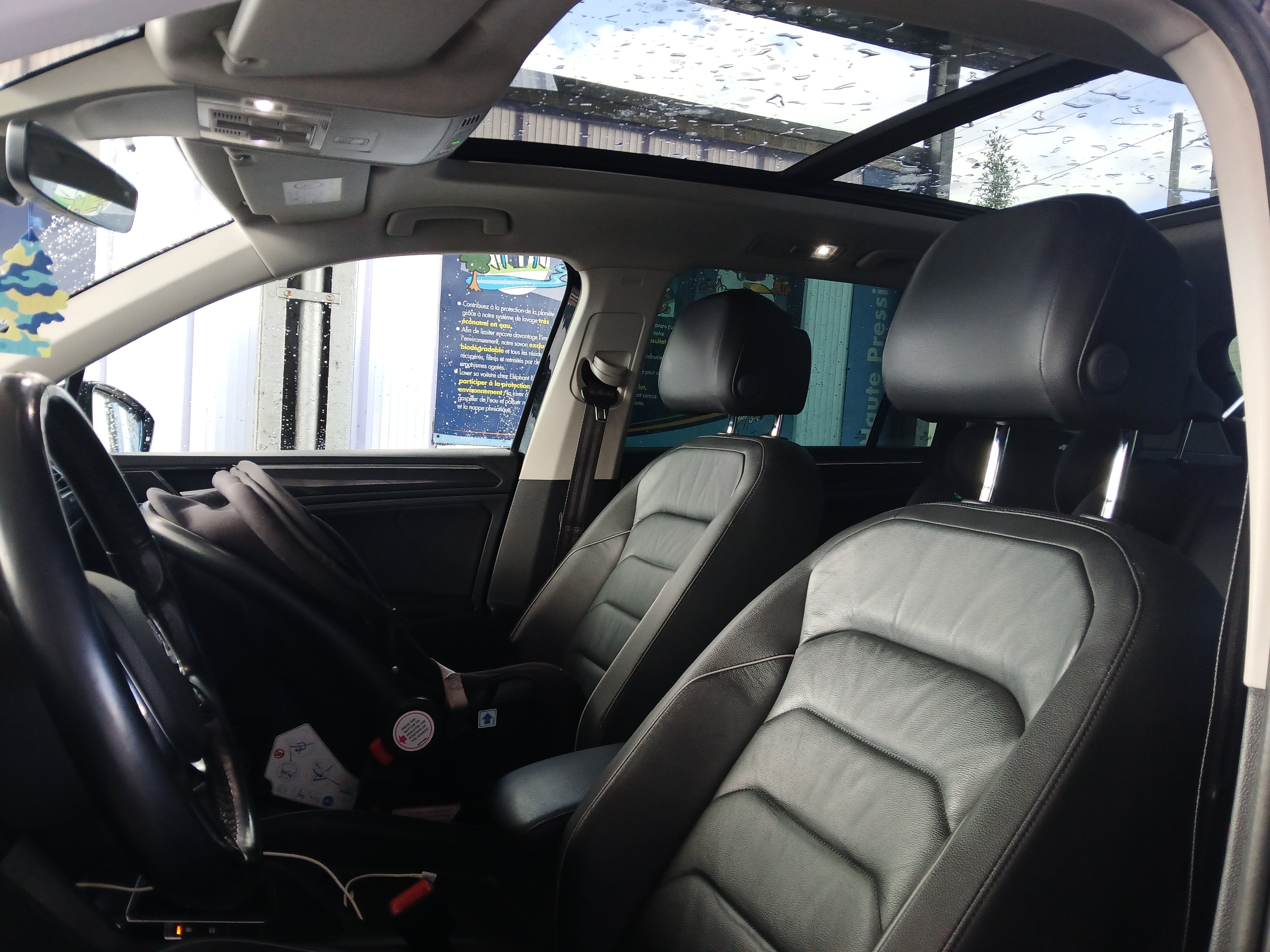 Volkswagen Tiguan with Backup camera