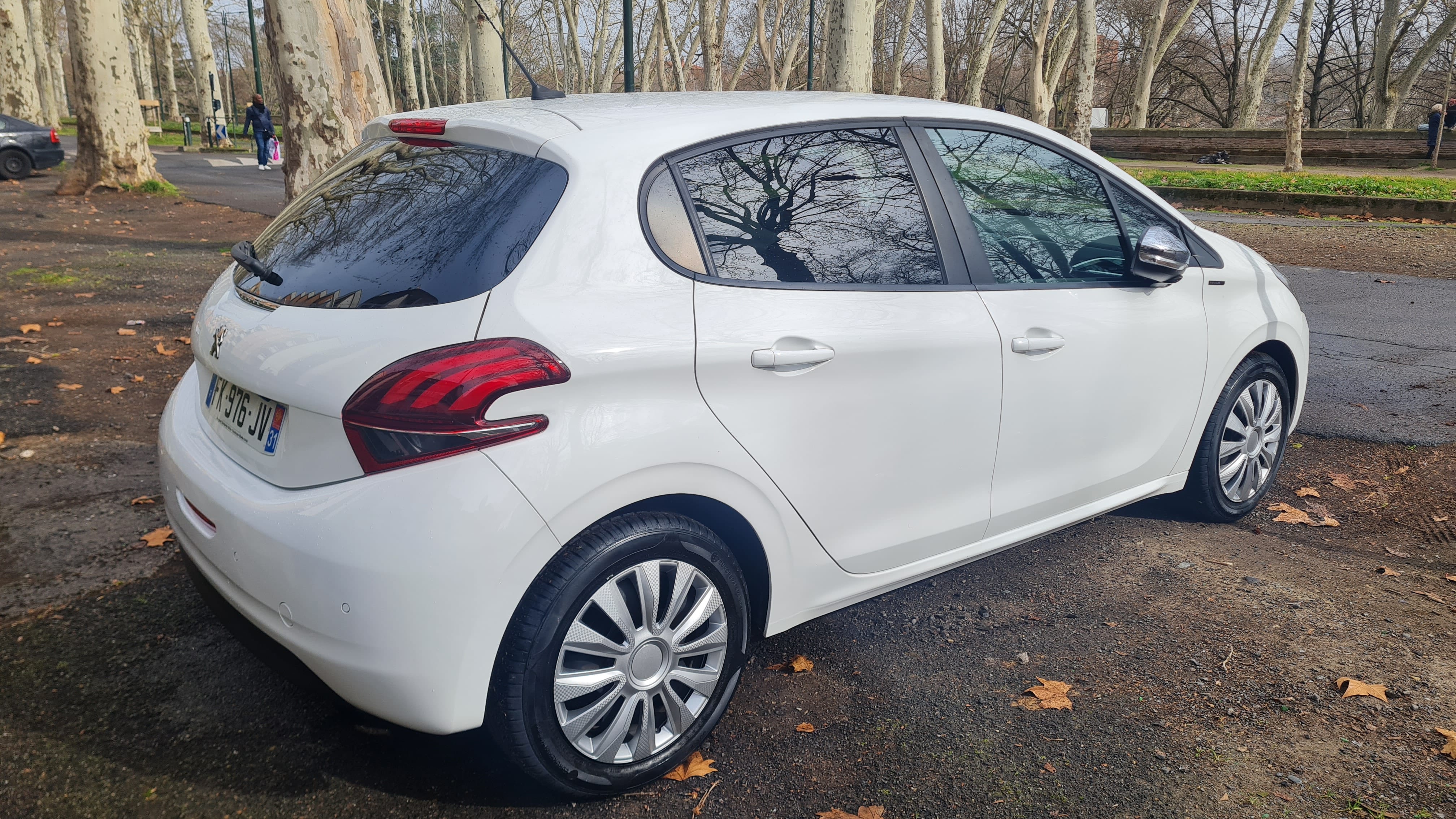 Peugeot 208 1.2L ESSENCE avec Climatisation
