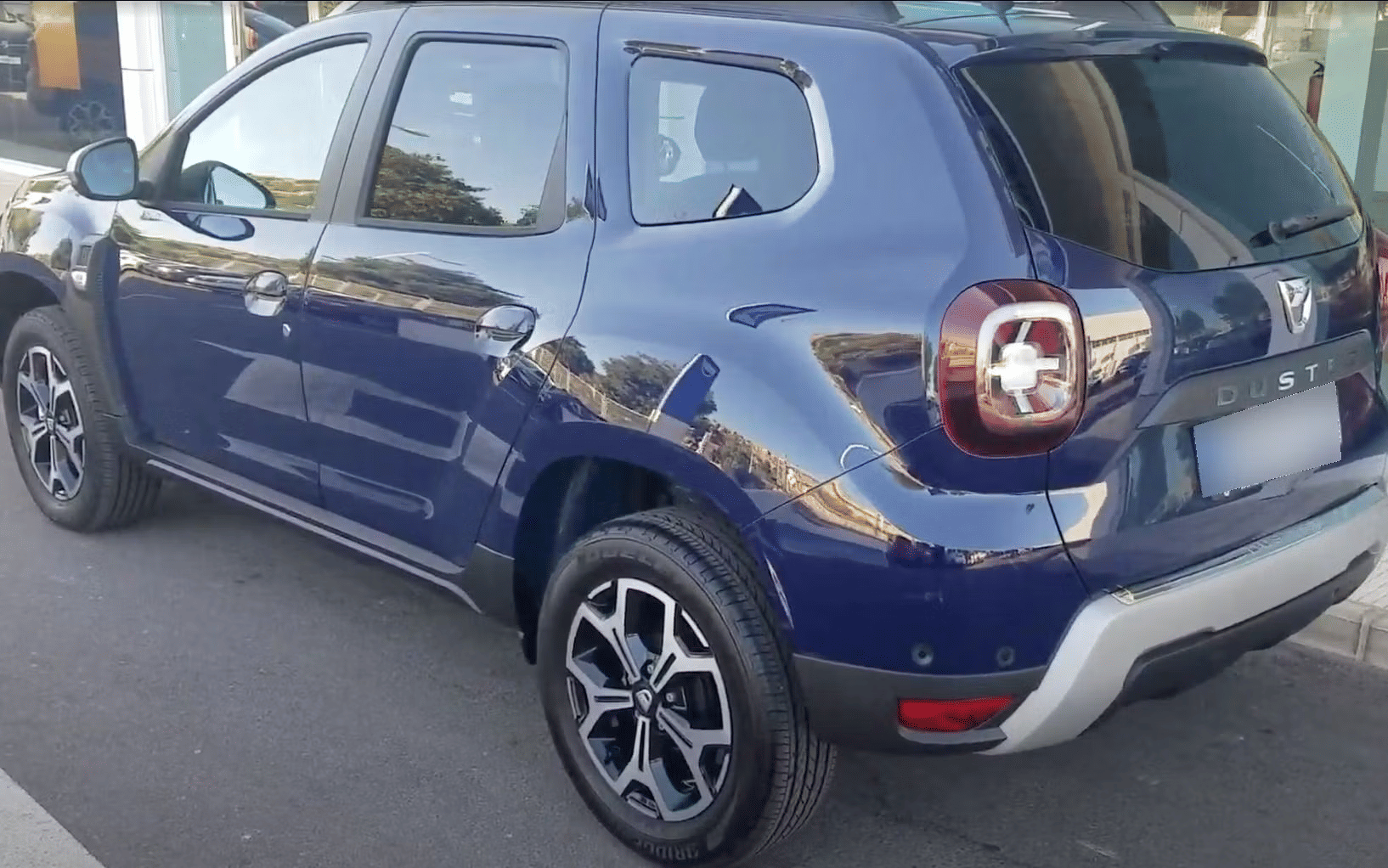 Dacia Duster 1.5 dCi 115 CV mit Rückfahrkamera