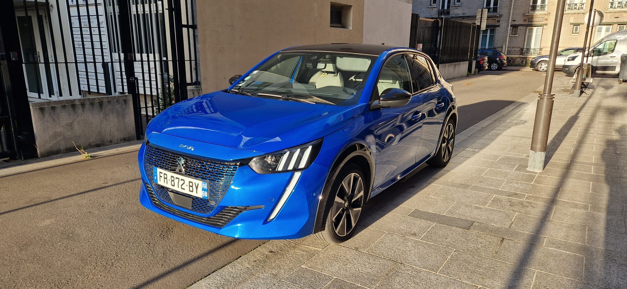 Peugeot 208 GT TOUTE OPTION 50 kWh – 100 % électrique, stationnement gratuit, 2020, Électrique, automatique