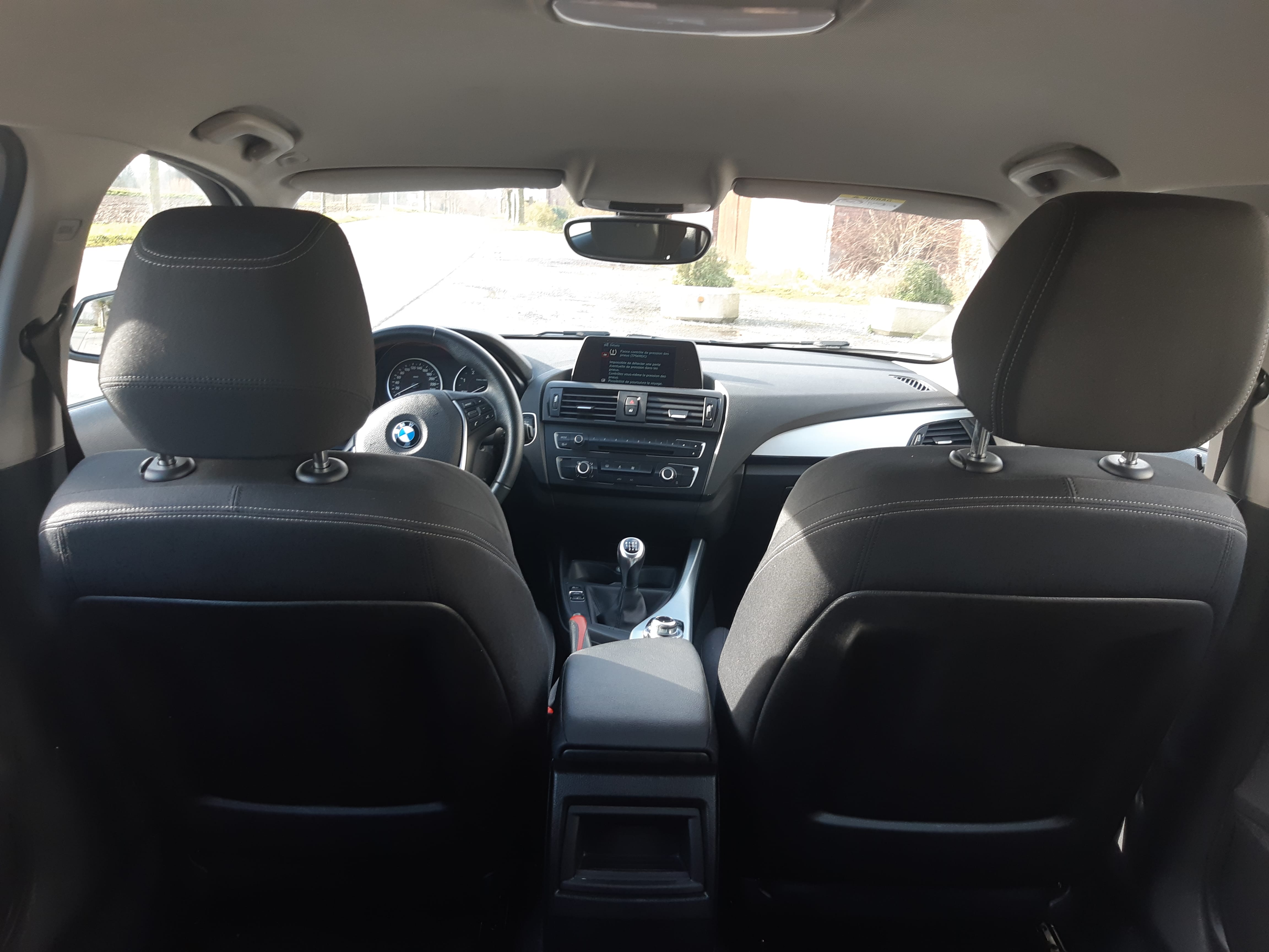 BMW Série 1 avec Entrée audio / iPod