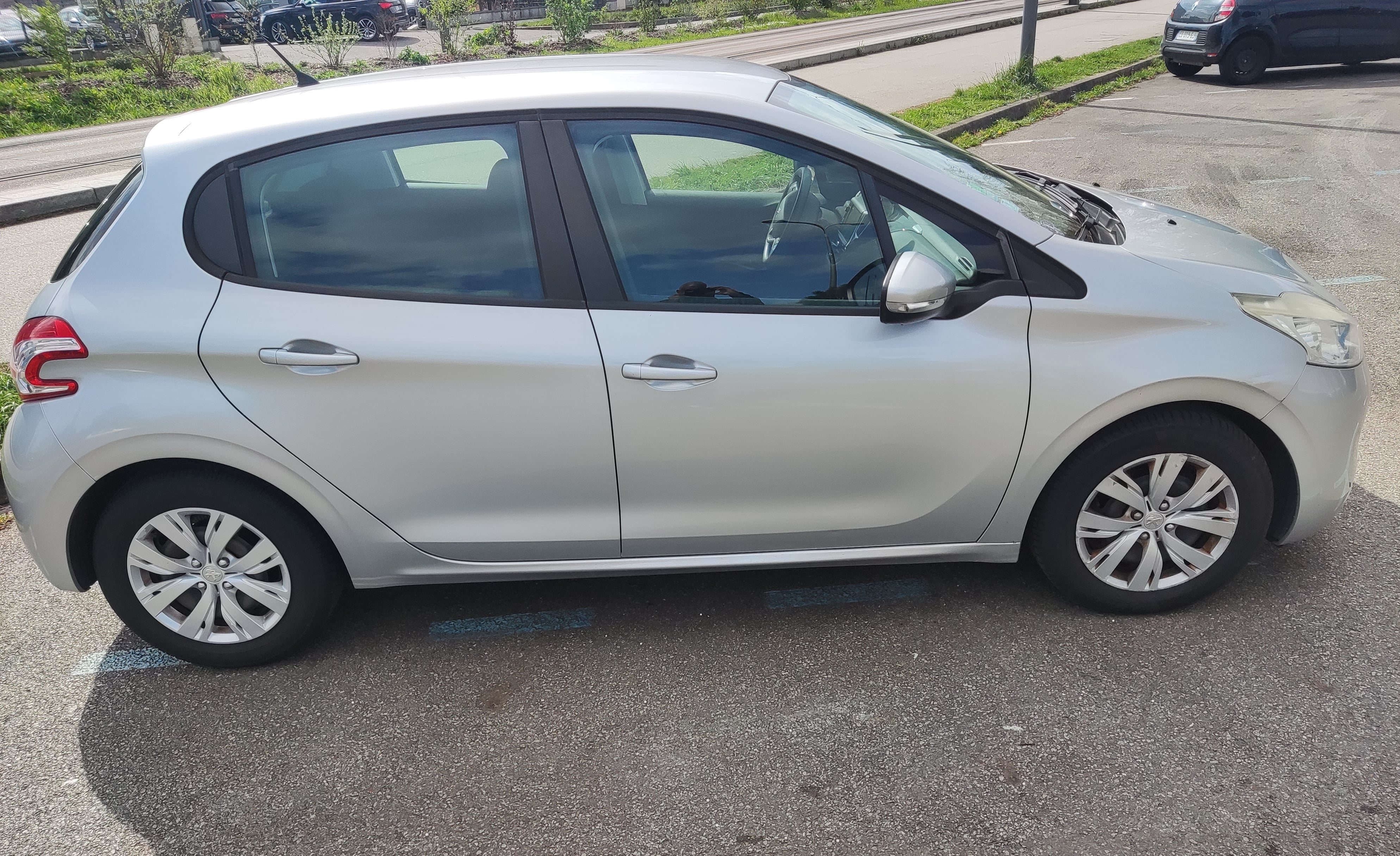 Peugeot 208 1.2 VTI 82 Ch avec Climatisation