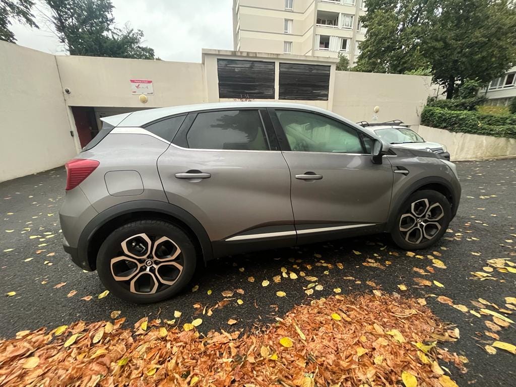 Renault Captur, 2023, Essence 98 / Électrique (hybride), automatique