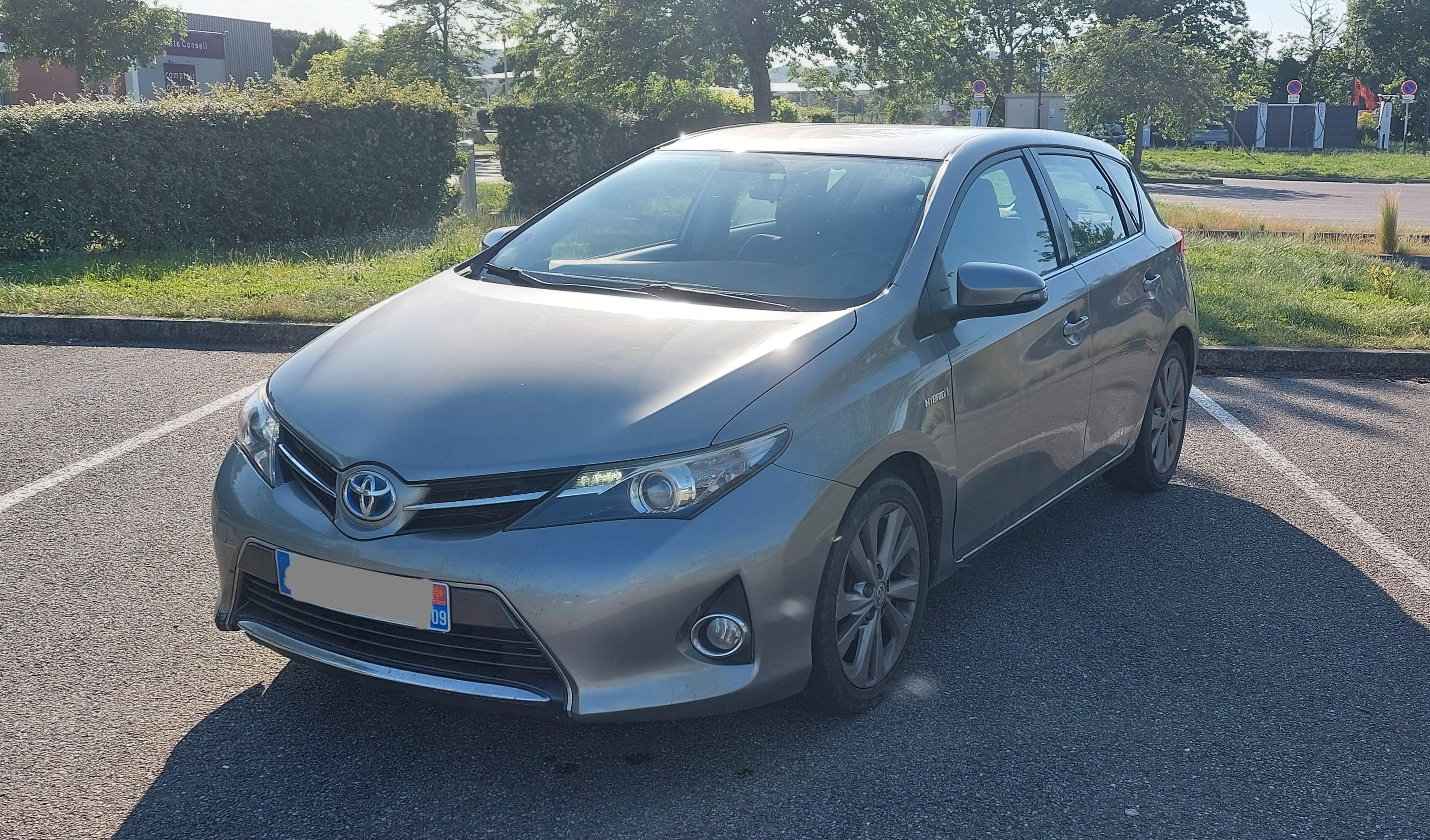 Toyota Auris HYBRID 136 CHX Automatique, fiable et économique, 2013, Essence 95, automatique