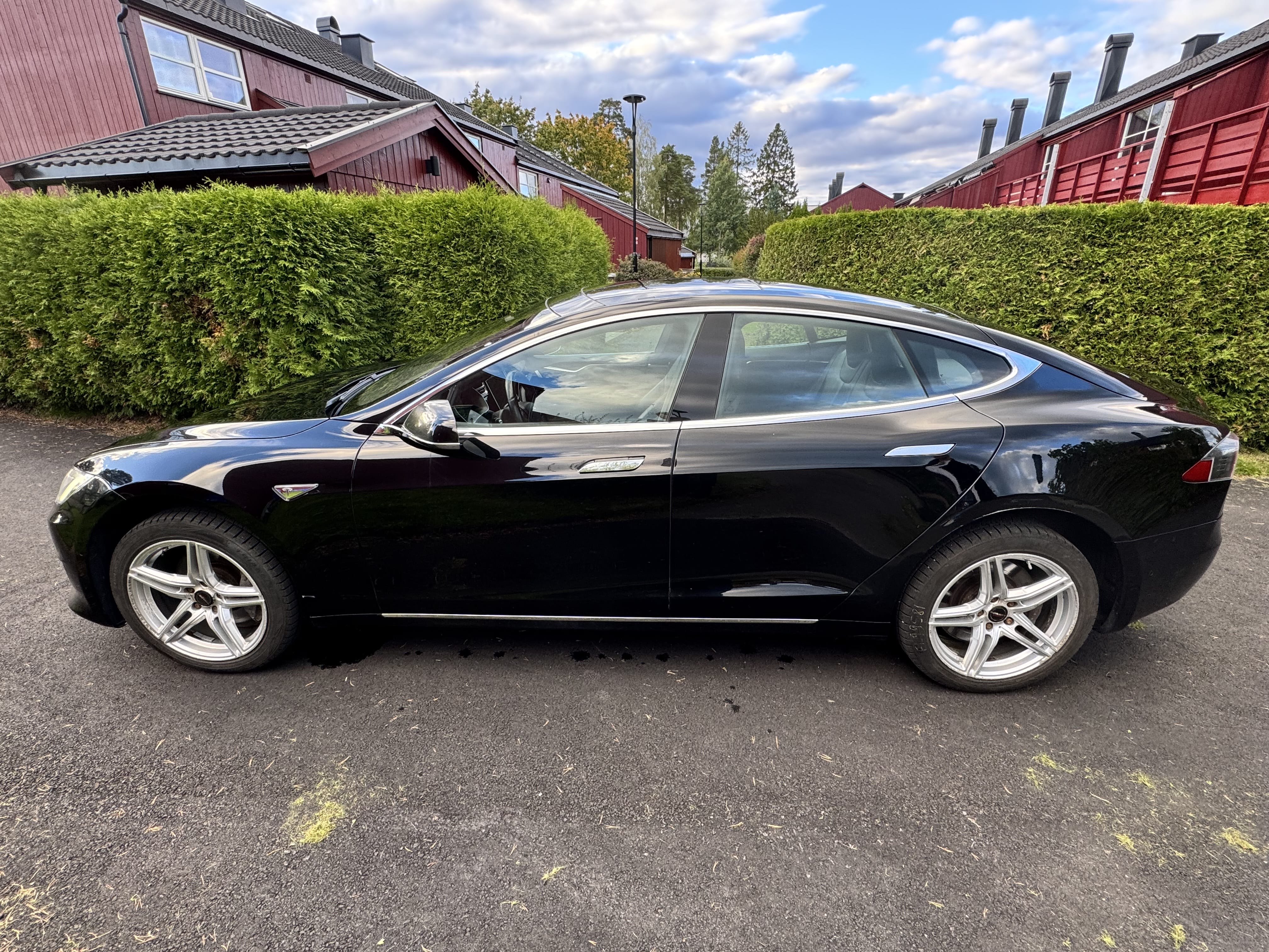 Tesla Model S 75D with Air conditioning