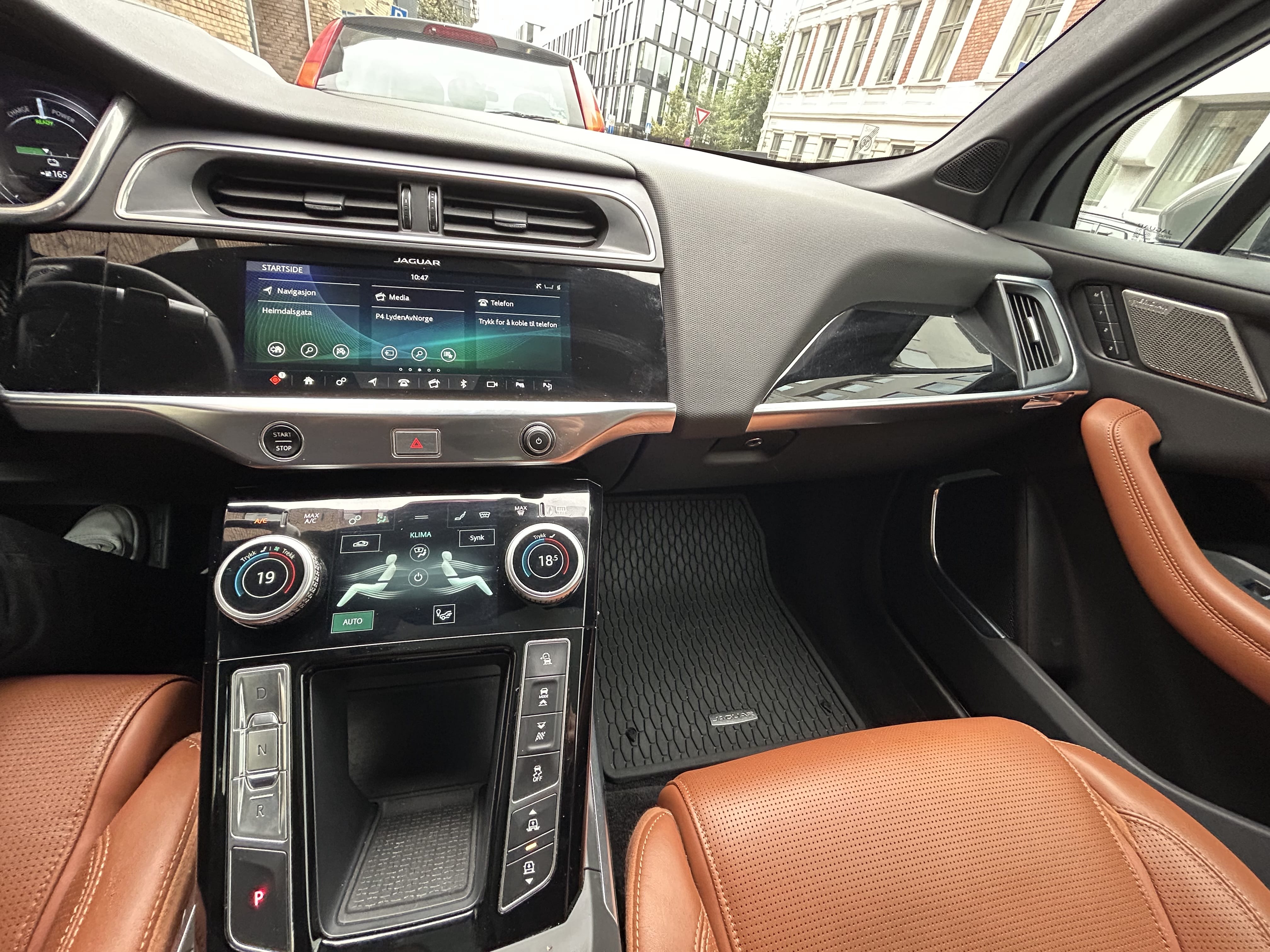 Jaguar I-Pace EV400 HSE med Bluetooth audio