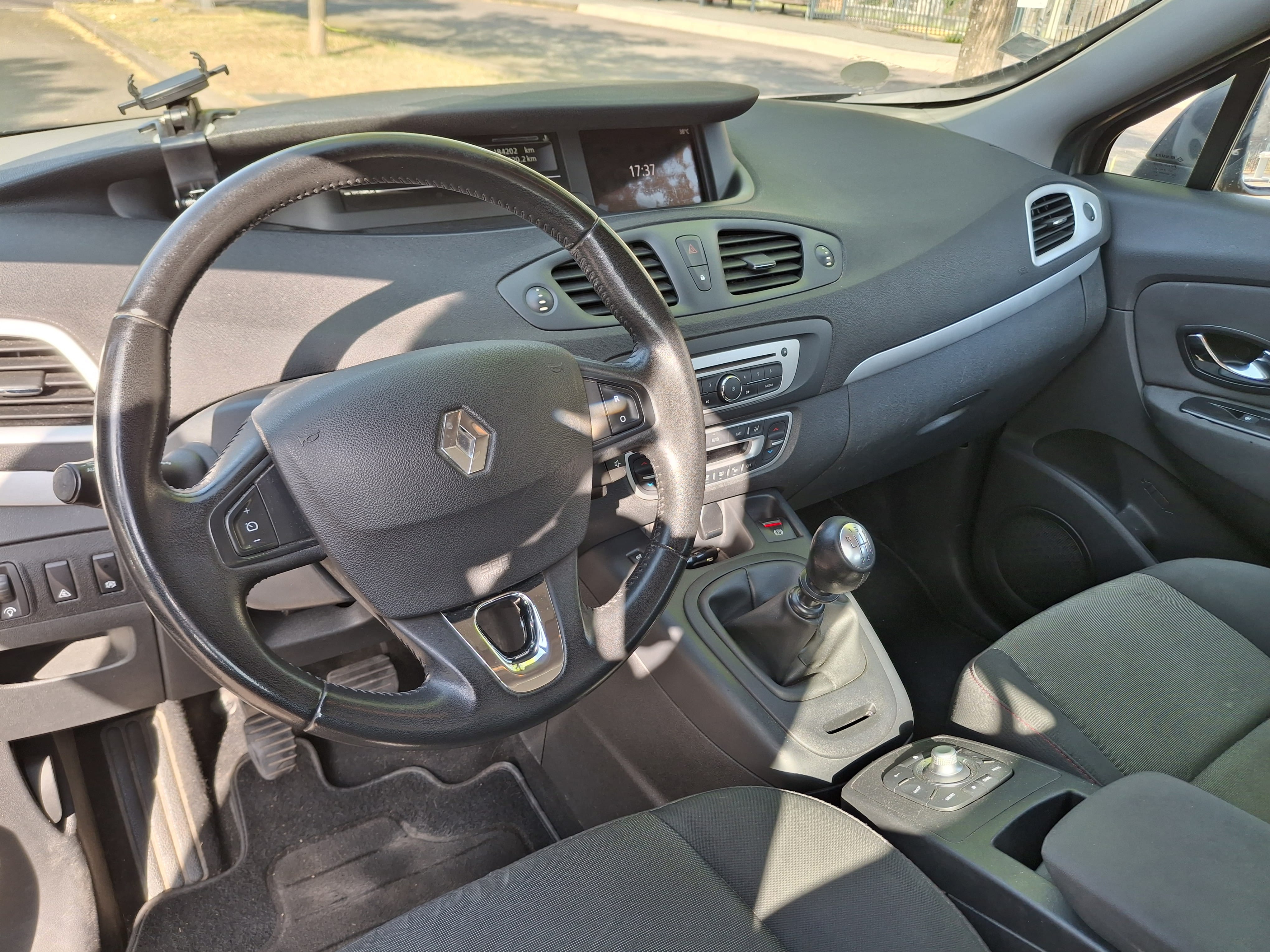 Renault Scenic 1.6 DCI 130 CV avec GPS