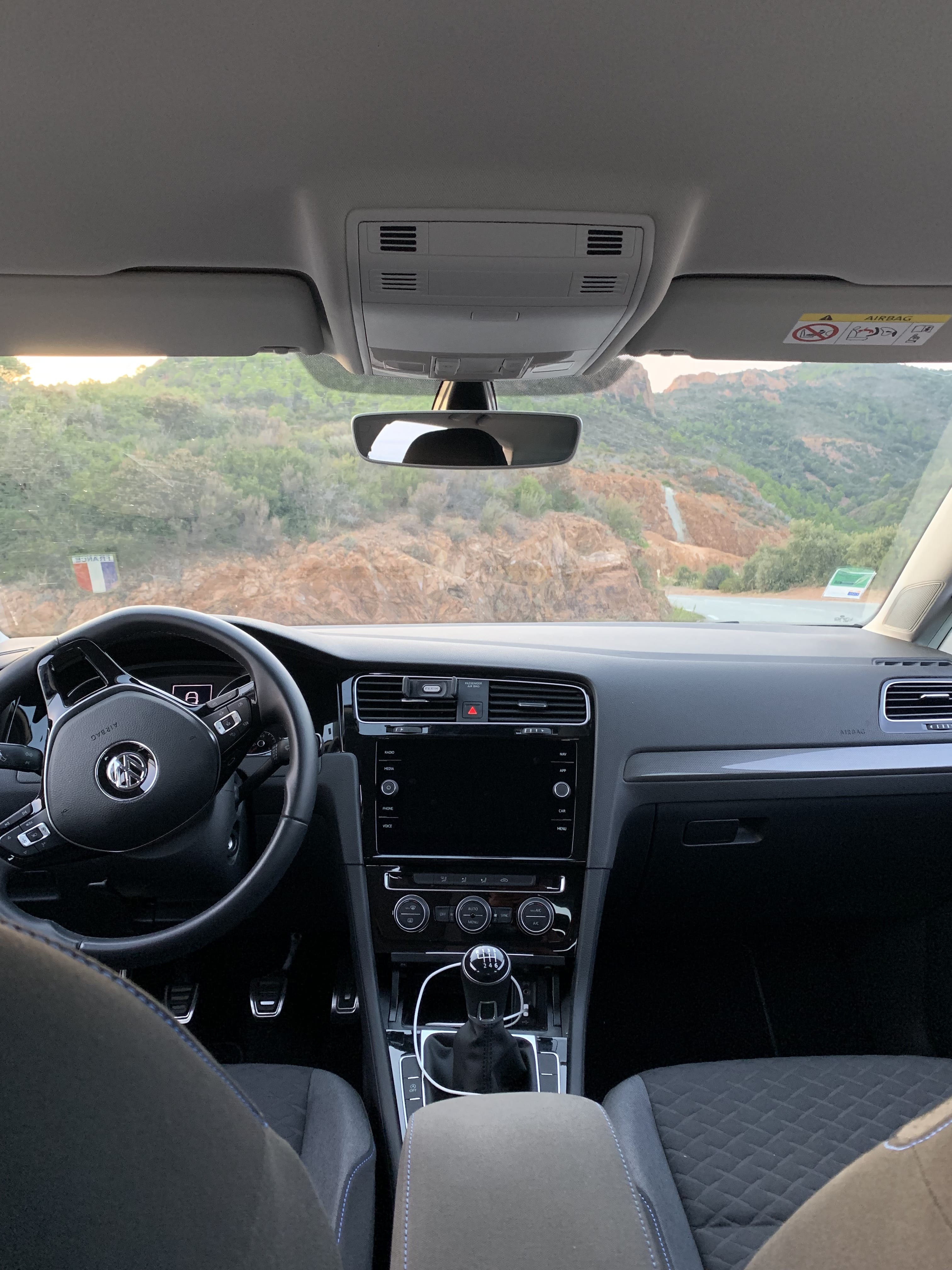 Volkswagen Golf 1.0L 115 CV avec Entrée audio / iPod