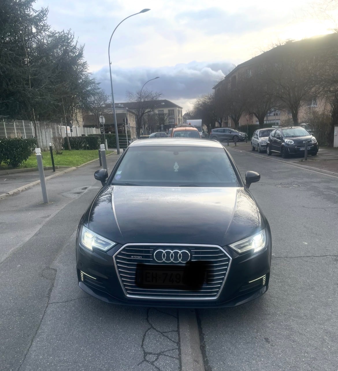 Audi A3 e-tron, 2016, Essence 95 / Électrique (hybride), automatique