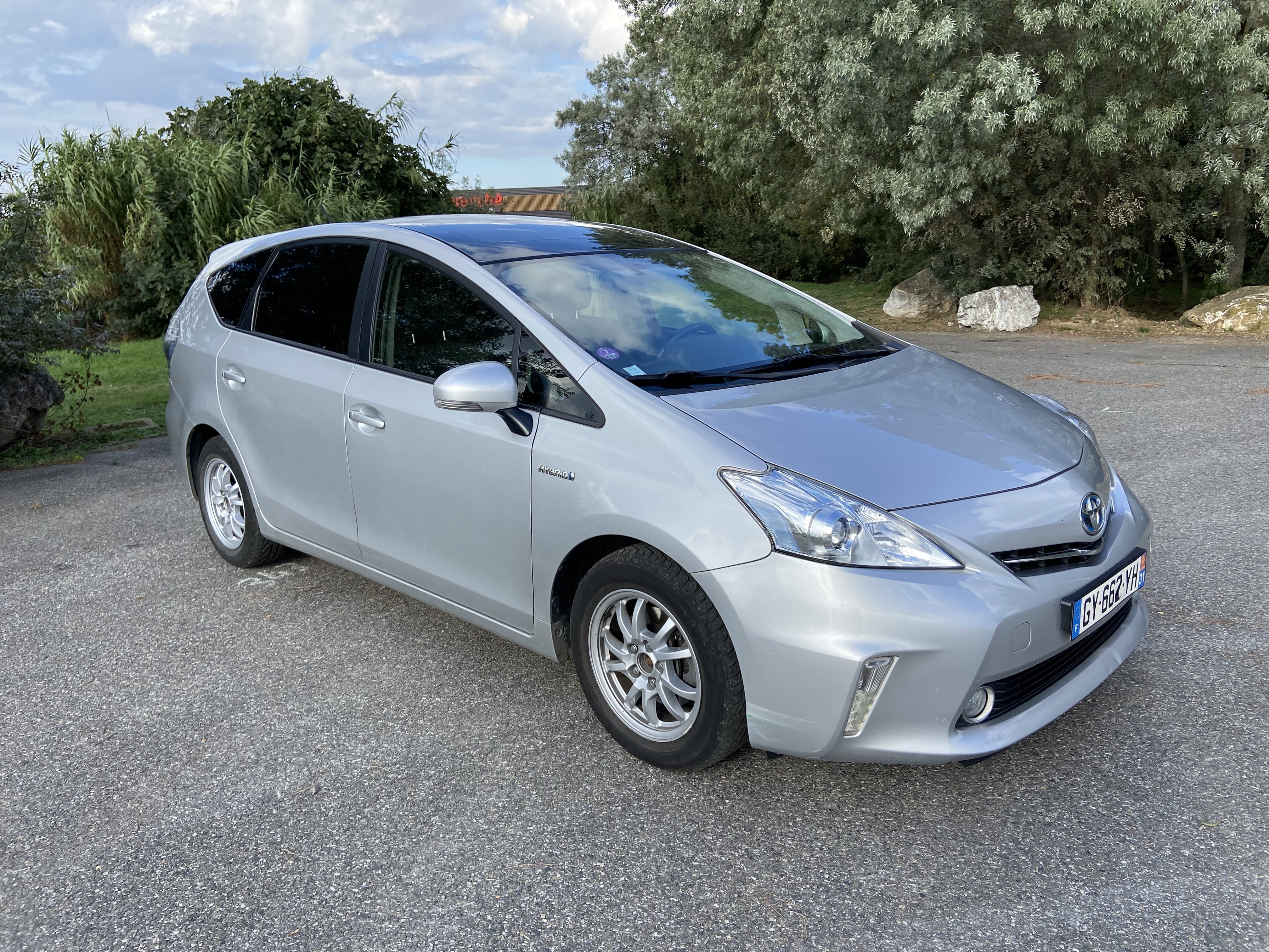 Toyota Prius + GY662YH met Cruise control