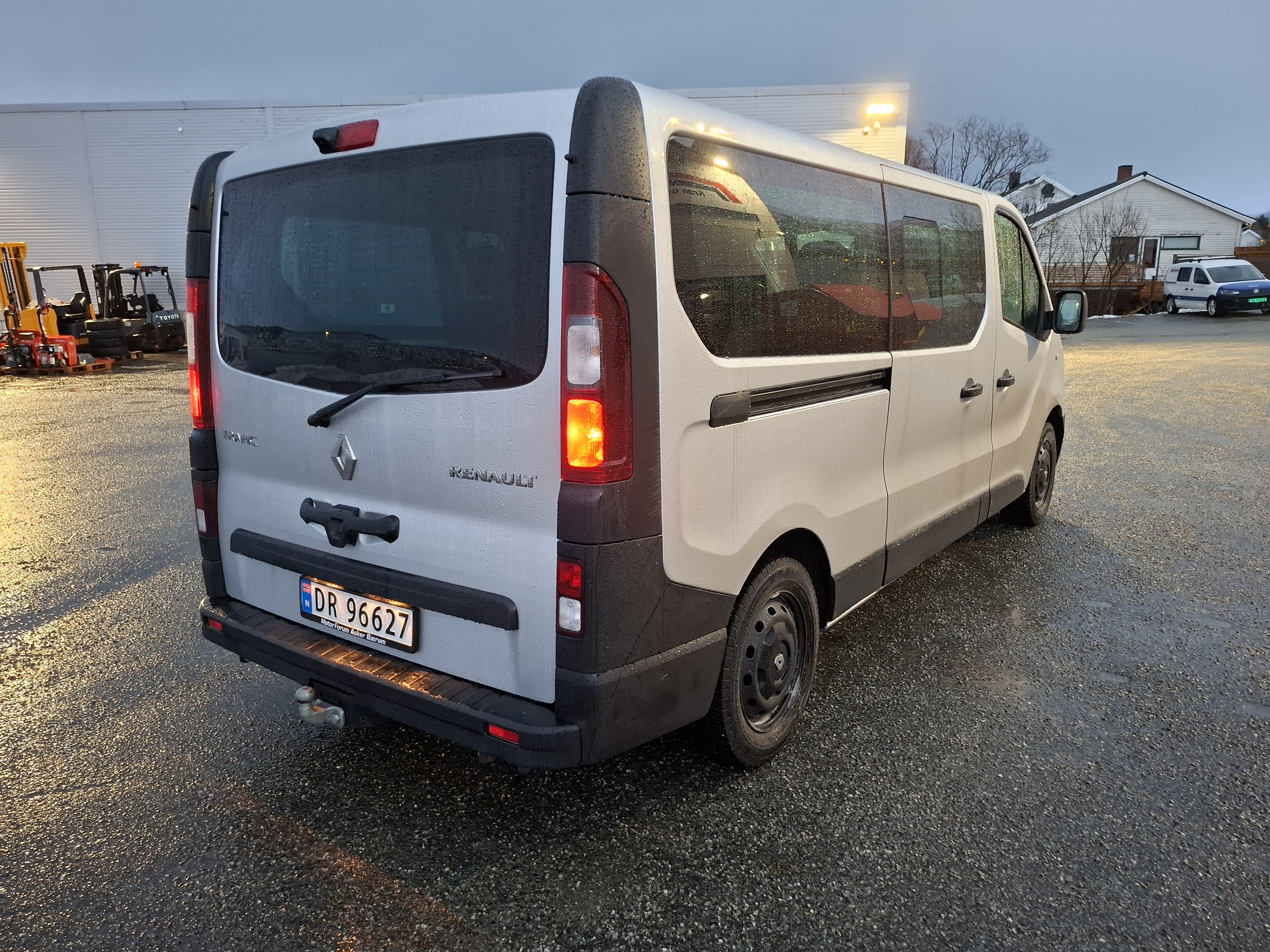 Renault Trafic 9 seter (lang utgave) met Bluetooth audio