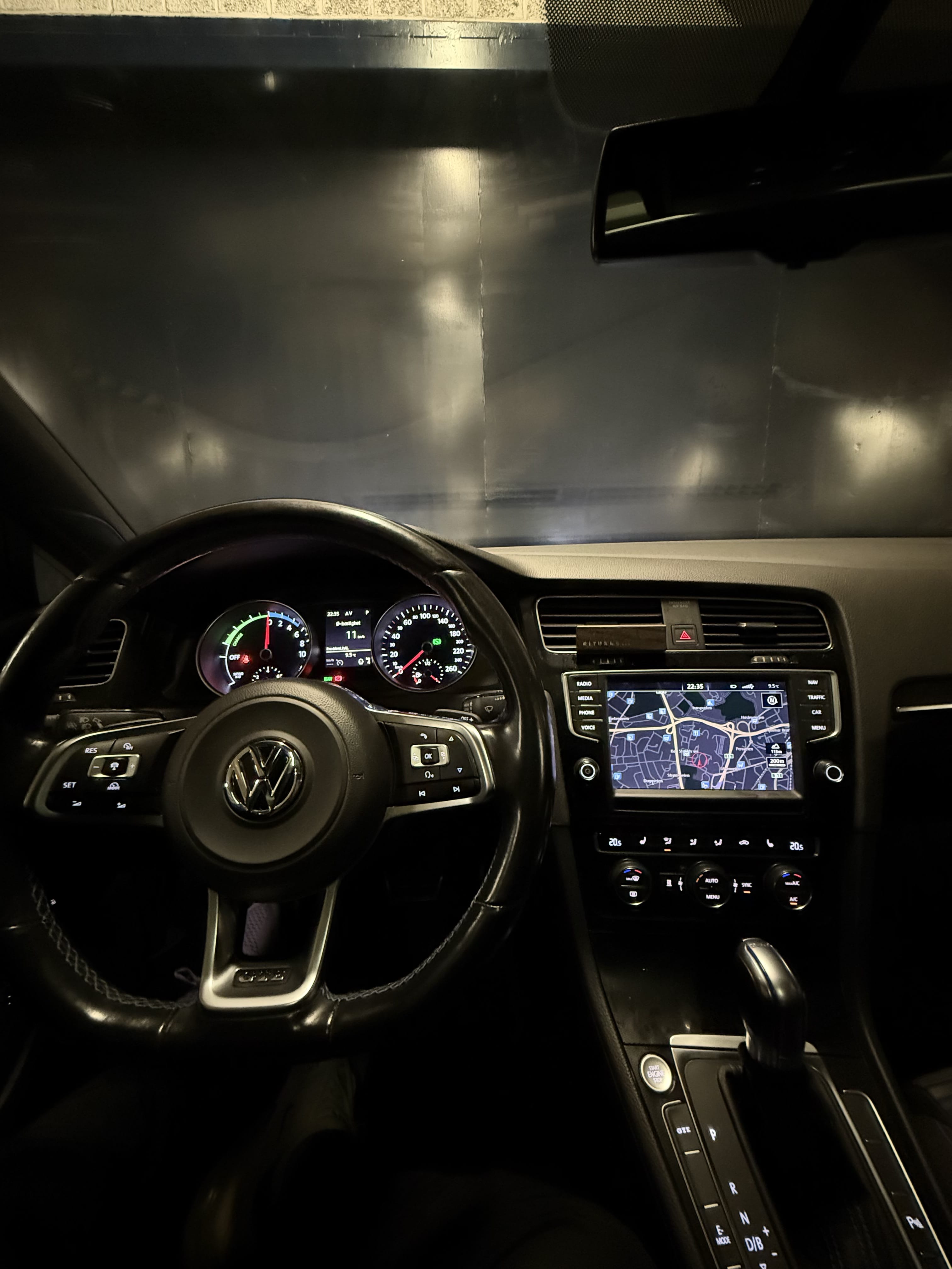 Volkswagen Golf GTE with Cruise control