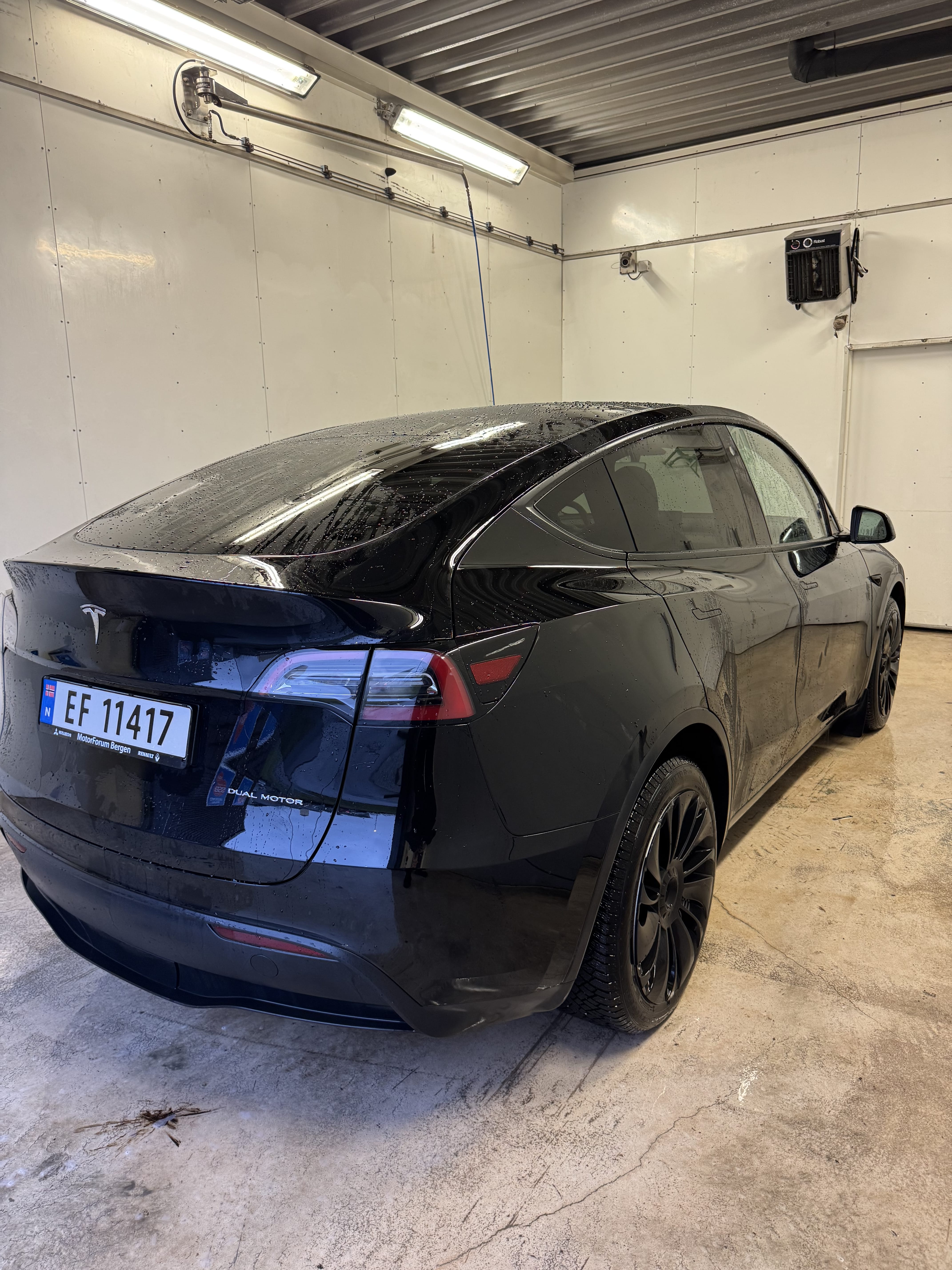Tesla Model Y Long Range med Cruisekontroll