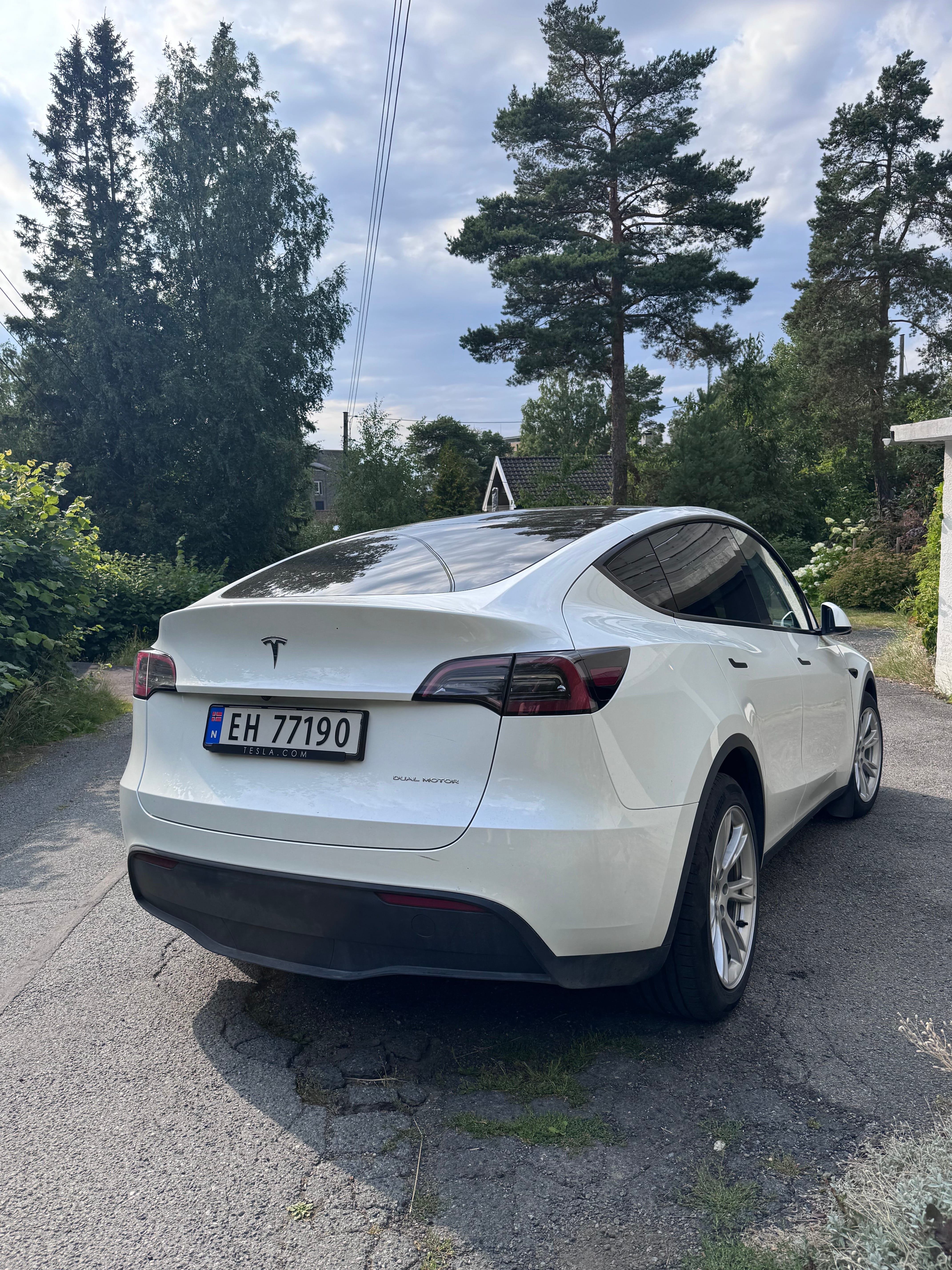 Tesla Model Y Long Range med Ryggekamera