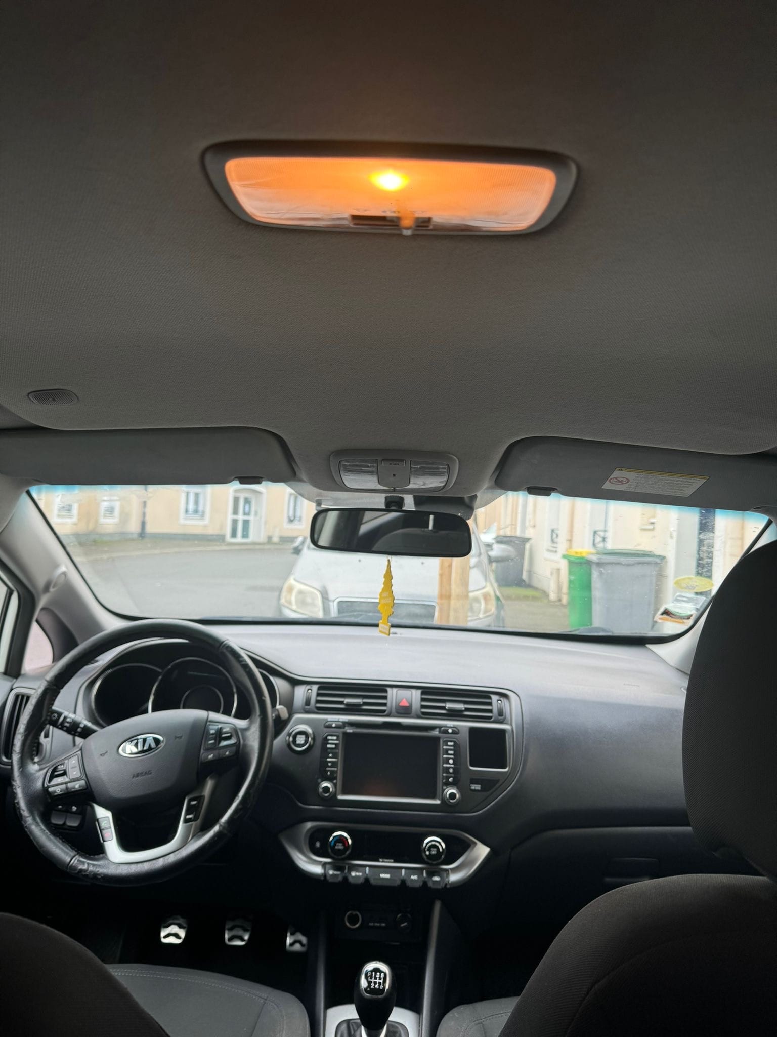 Kia Rio avec Siège bébé