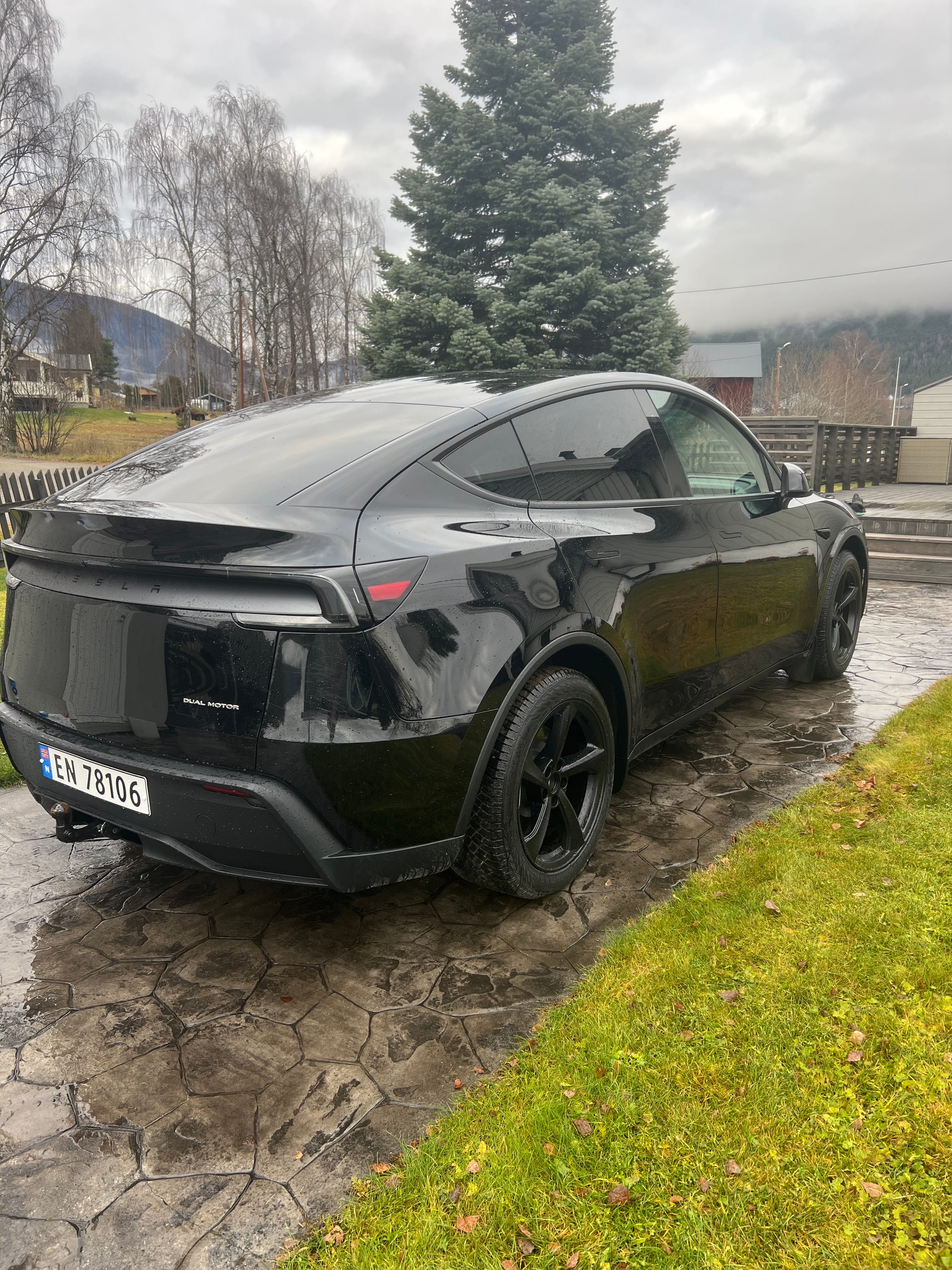 Tesla Model Y Long Range med GPS