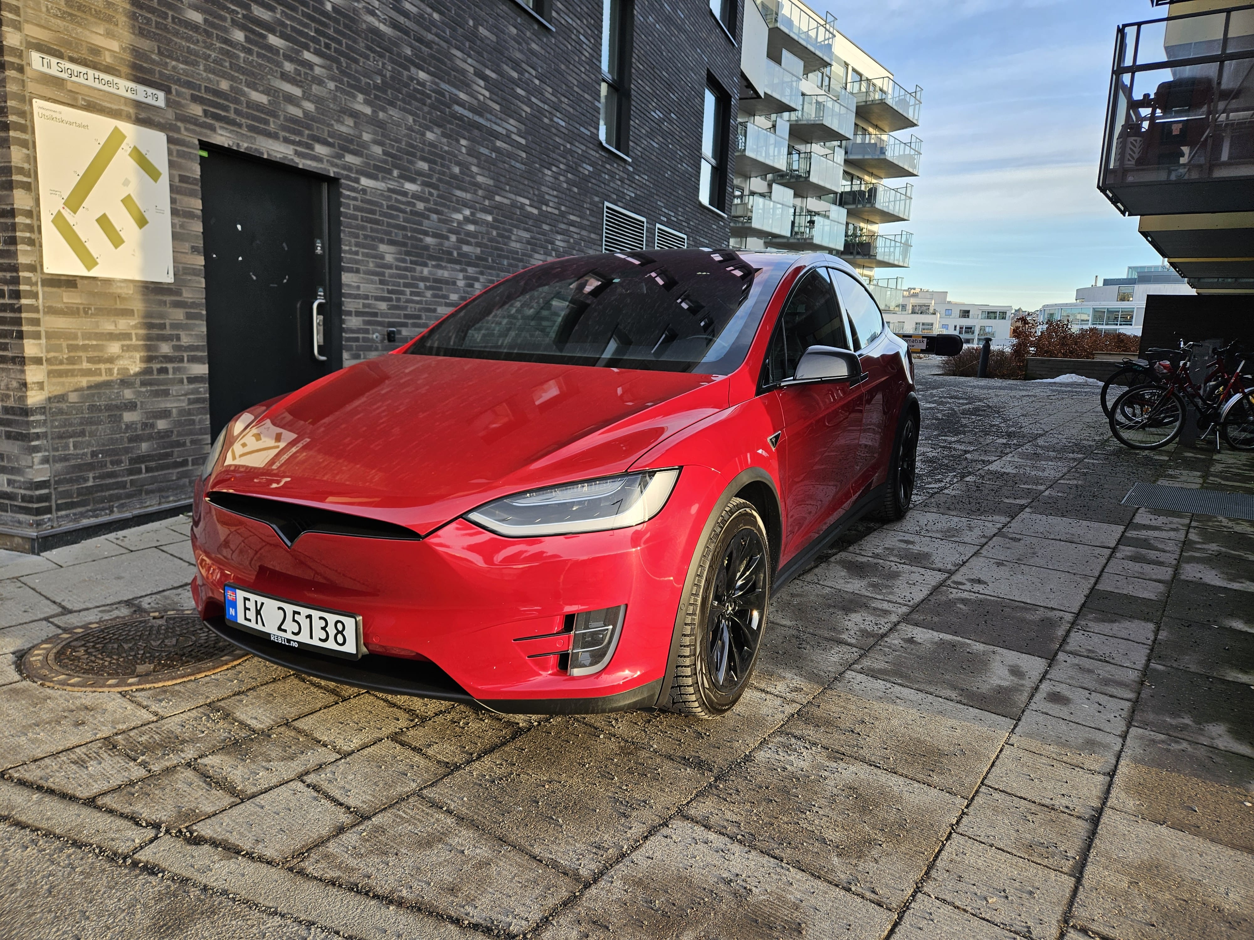 Tesla Model X 75D with Apple CarPlay