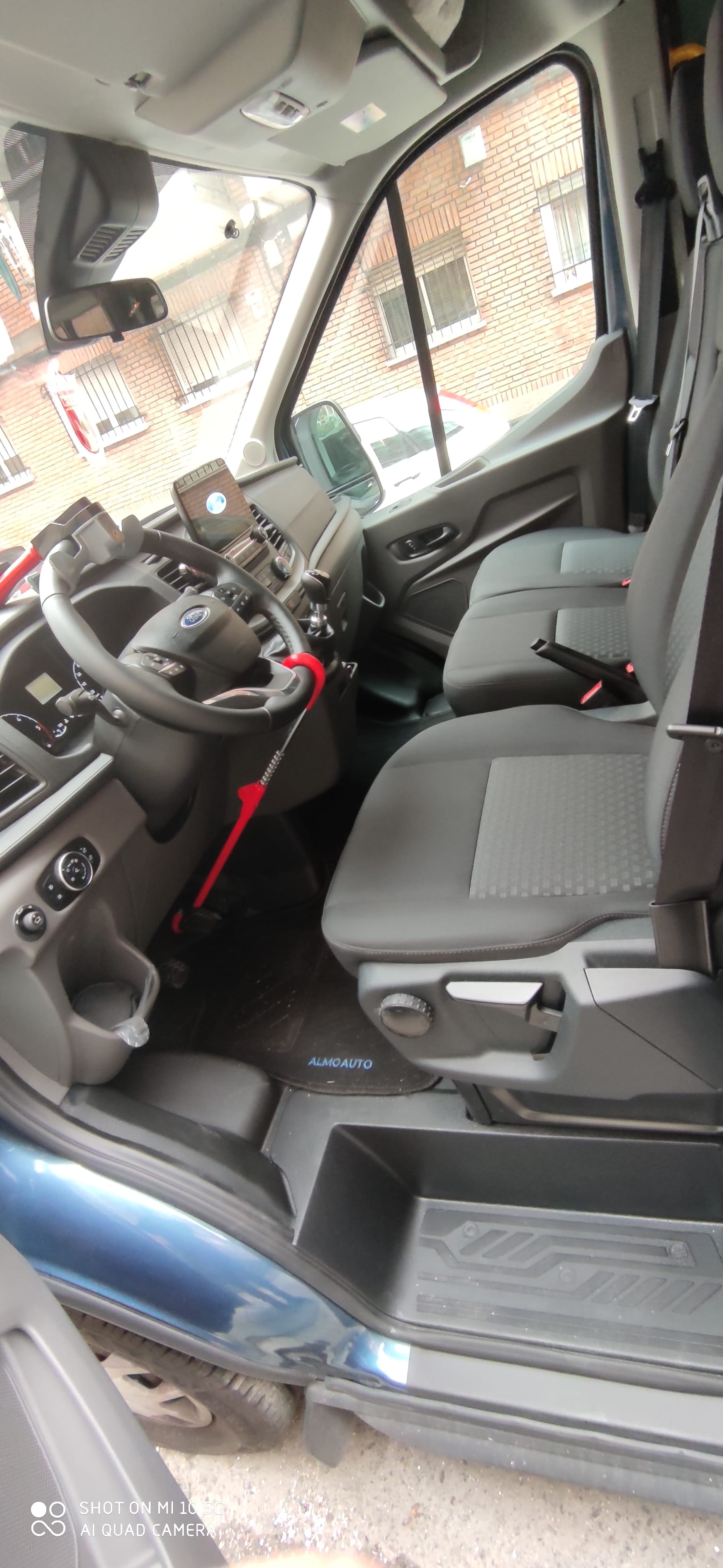 Ford Transit Kombi con GPS